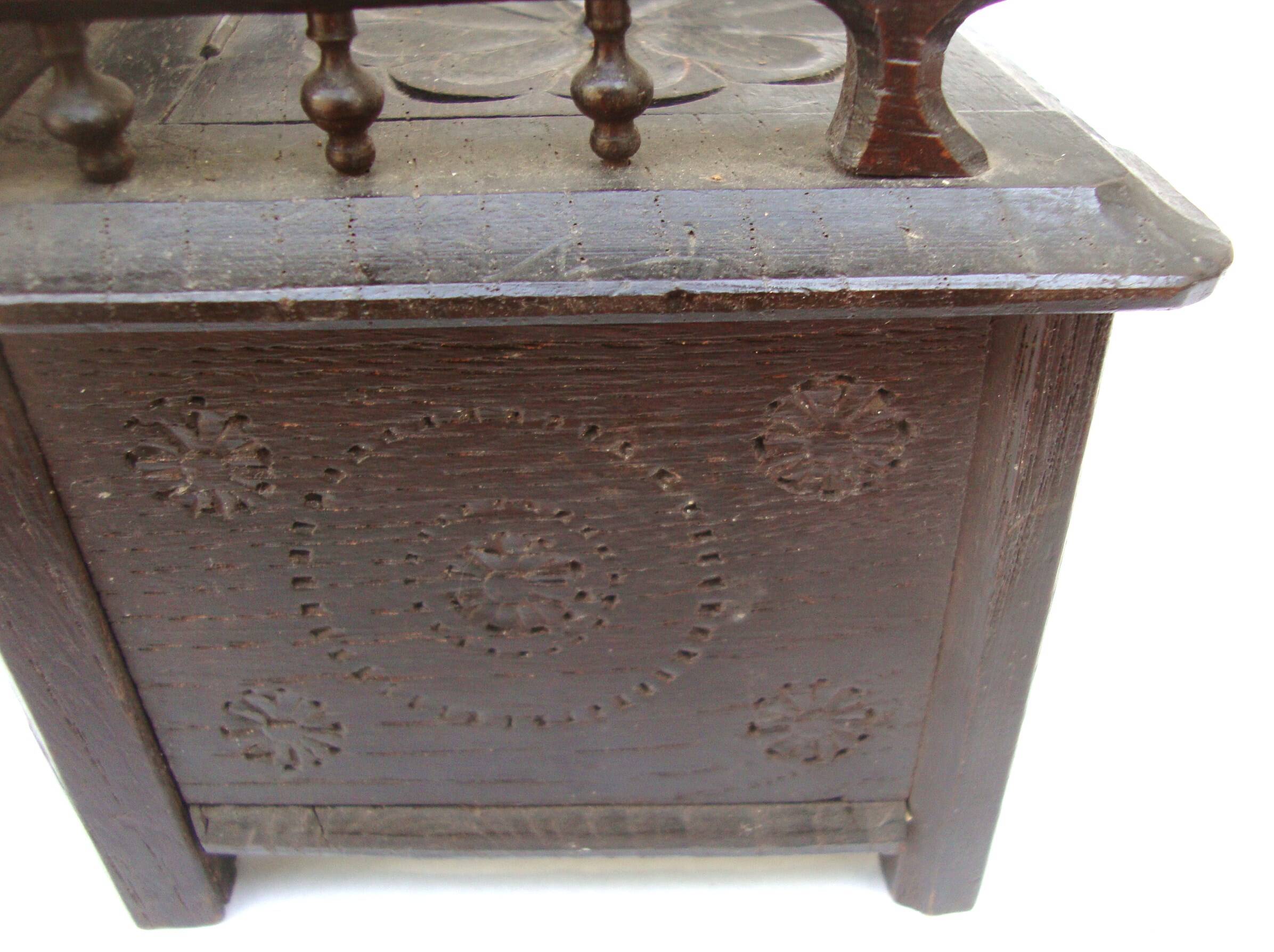 Jewelry box in the shape of a breton chair