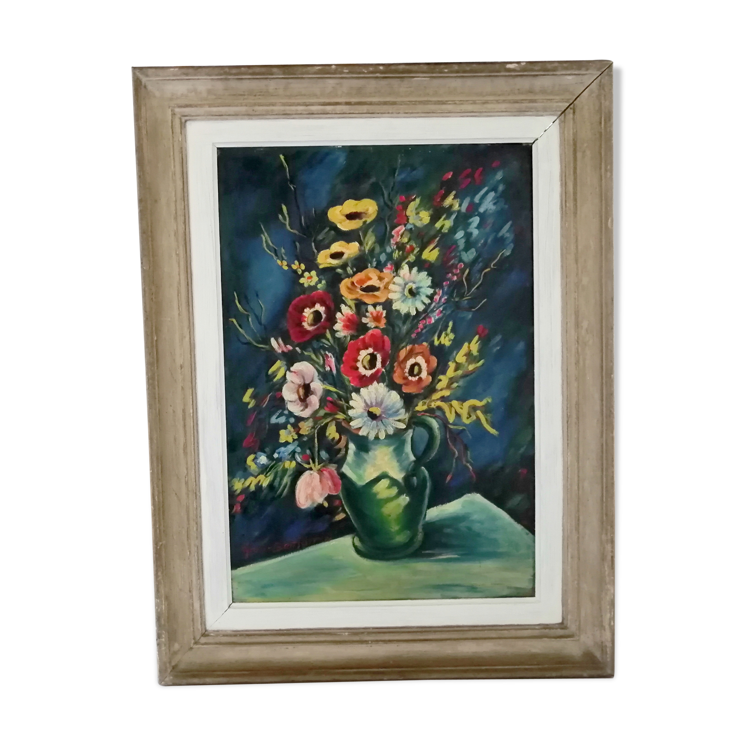 Ancient bouquet of flowers table