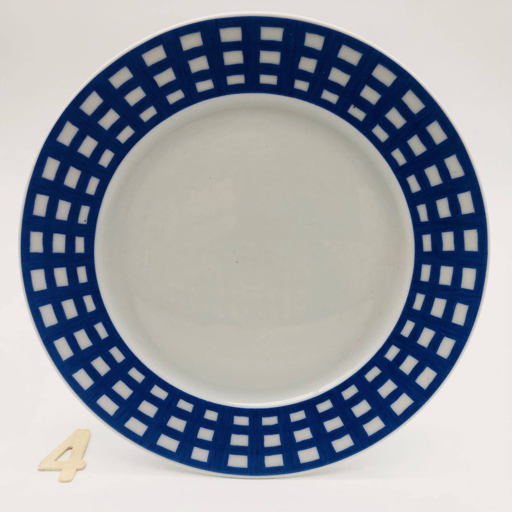 6 Guy Degrenne porcelain plates.