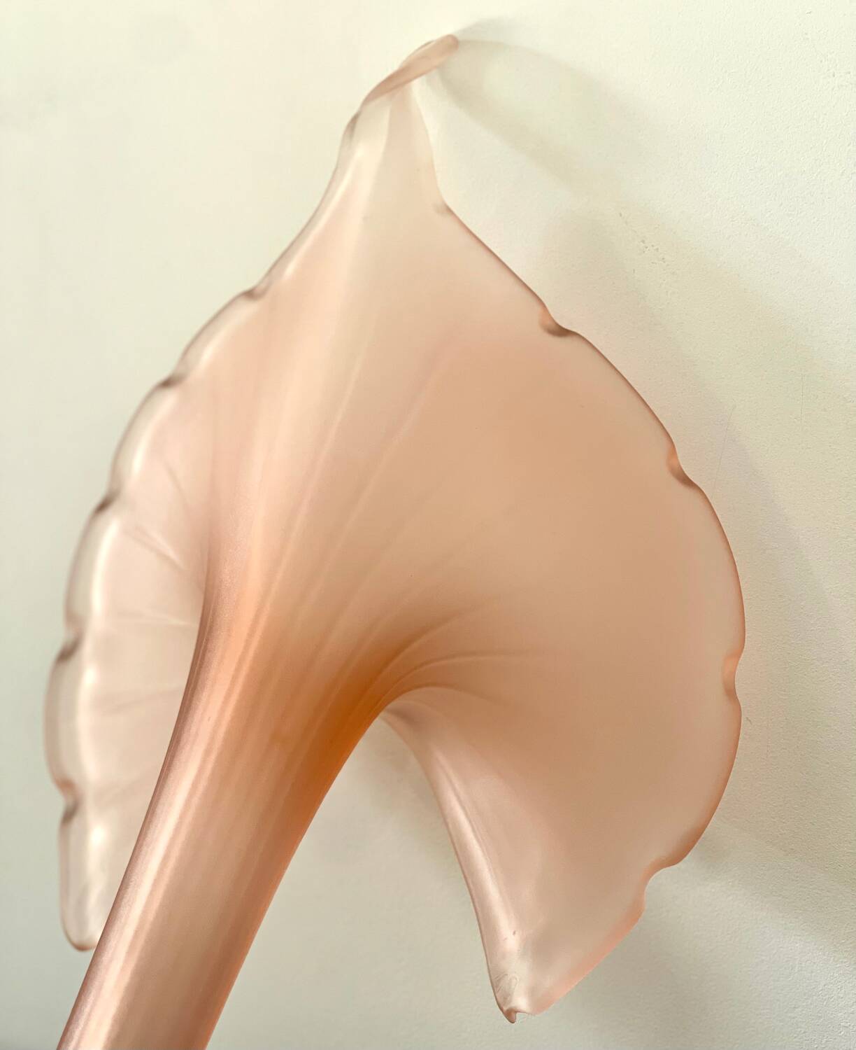 Leonardo vase in pink frosted glass