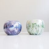 Pots de fleurs vert et violet