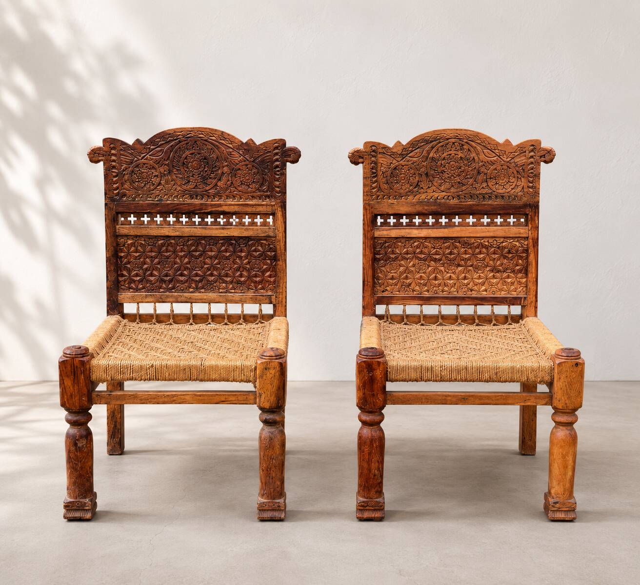 Fauteuil berbère marocain sculpté