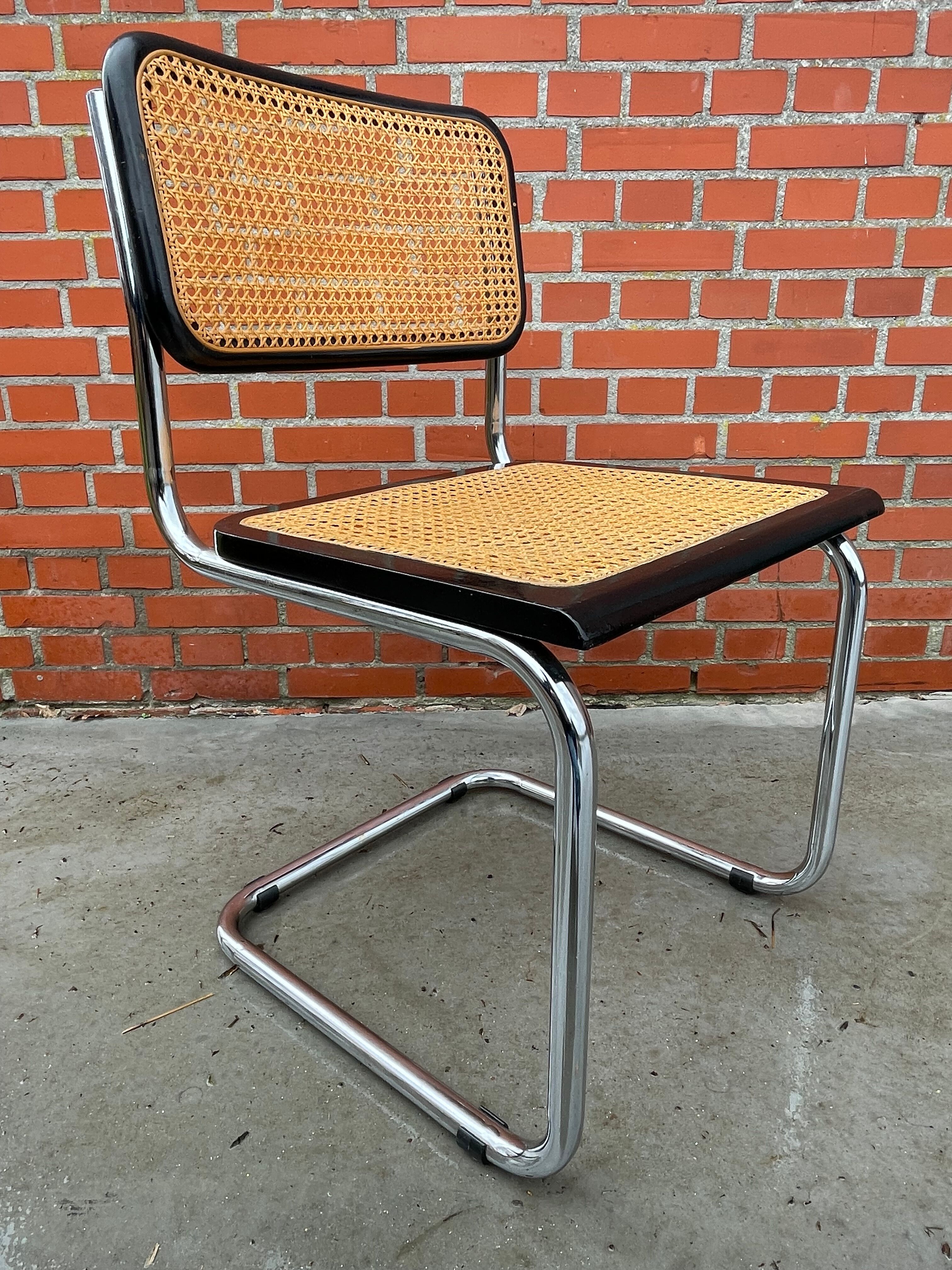 Set of 4 vintage chairs model Cesca B32 in black and chrome
