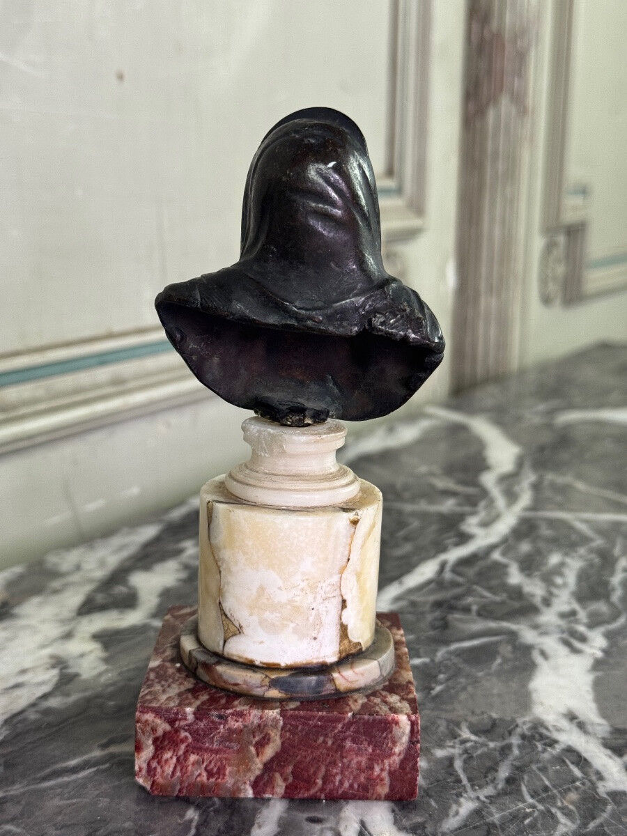 Two bronze busts in the style of the antique, 18th century.