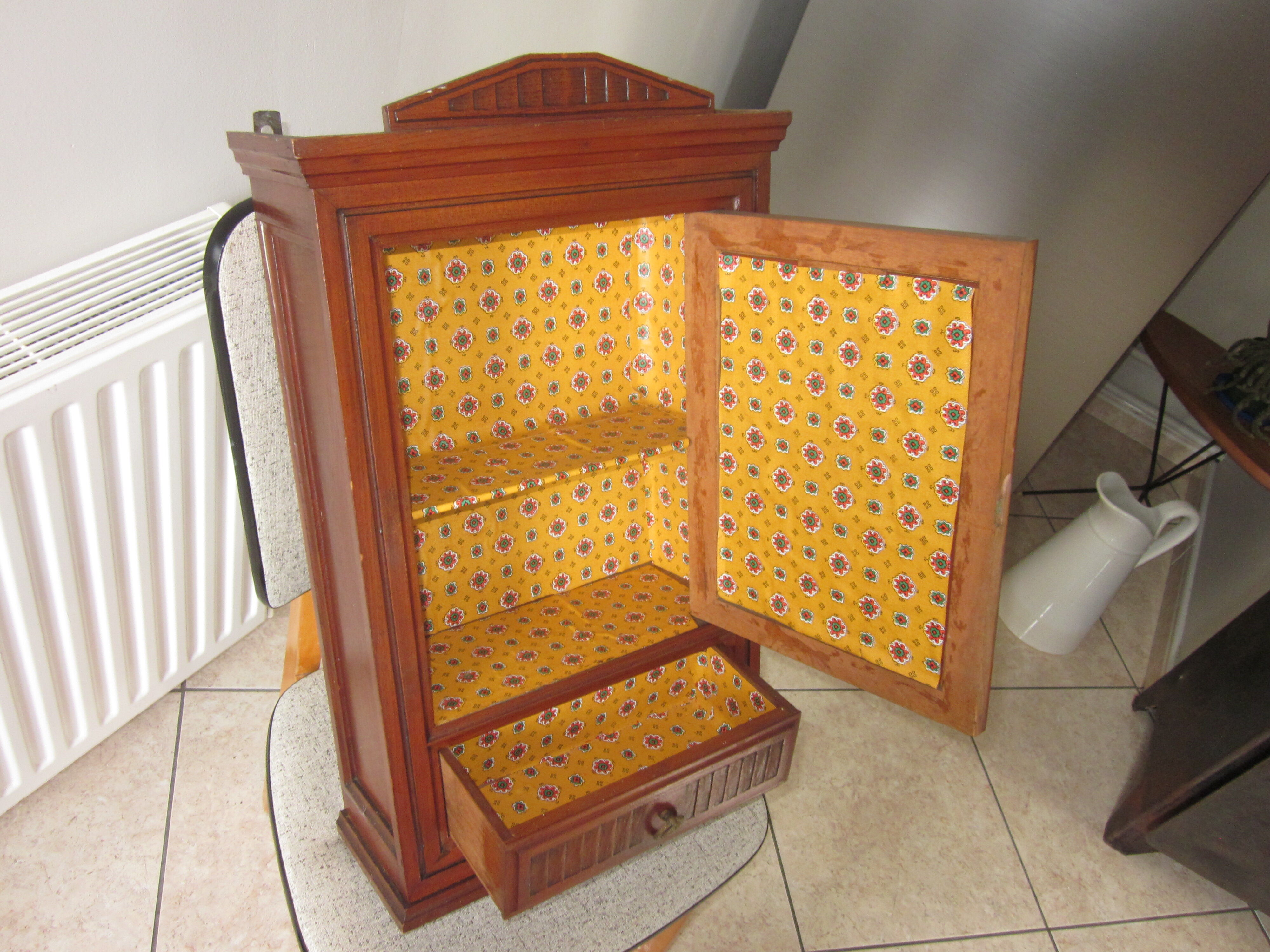 Toilet cabinet of the 1930s