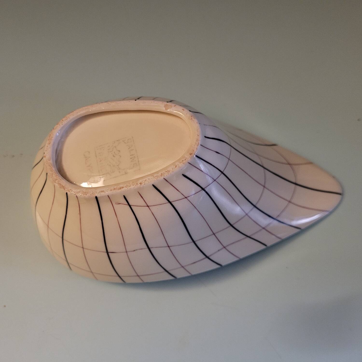 Saucière Calypso – céramique Salins-les-Bains – design graphique, anné