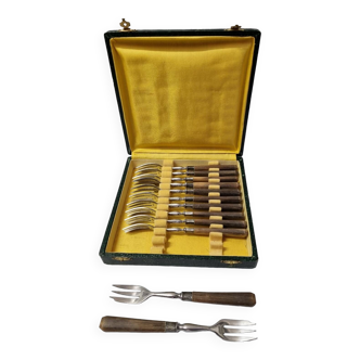 12 horn & silver forks