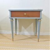 Bedside table with fluted spindle legs