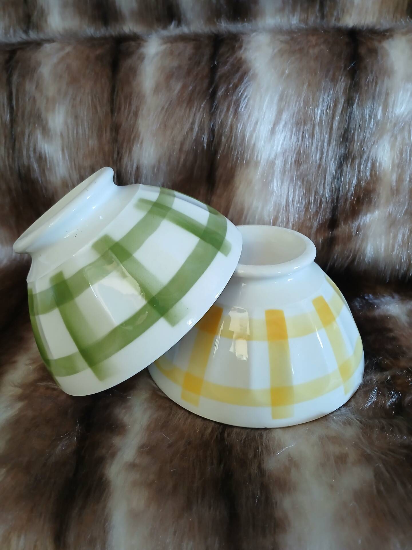 2 old model bowls tablecloth