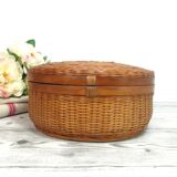 Wicker basket with lid