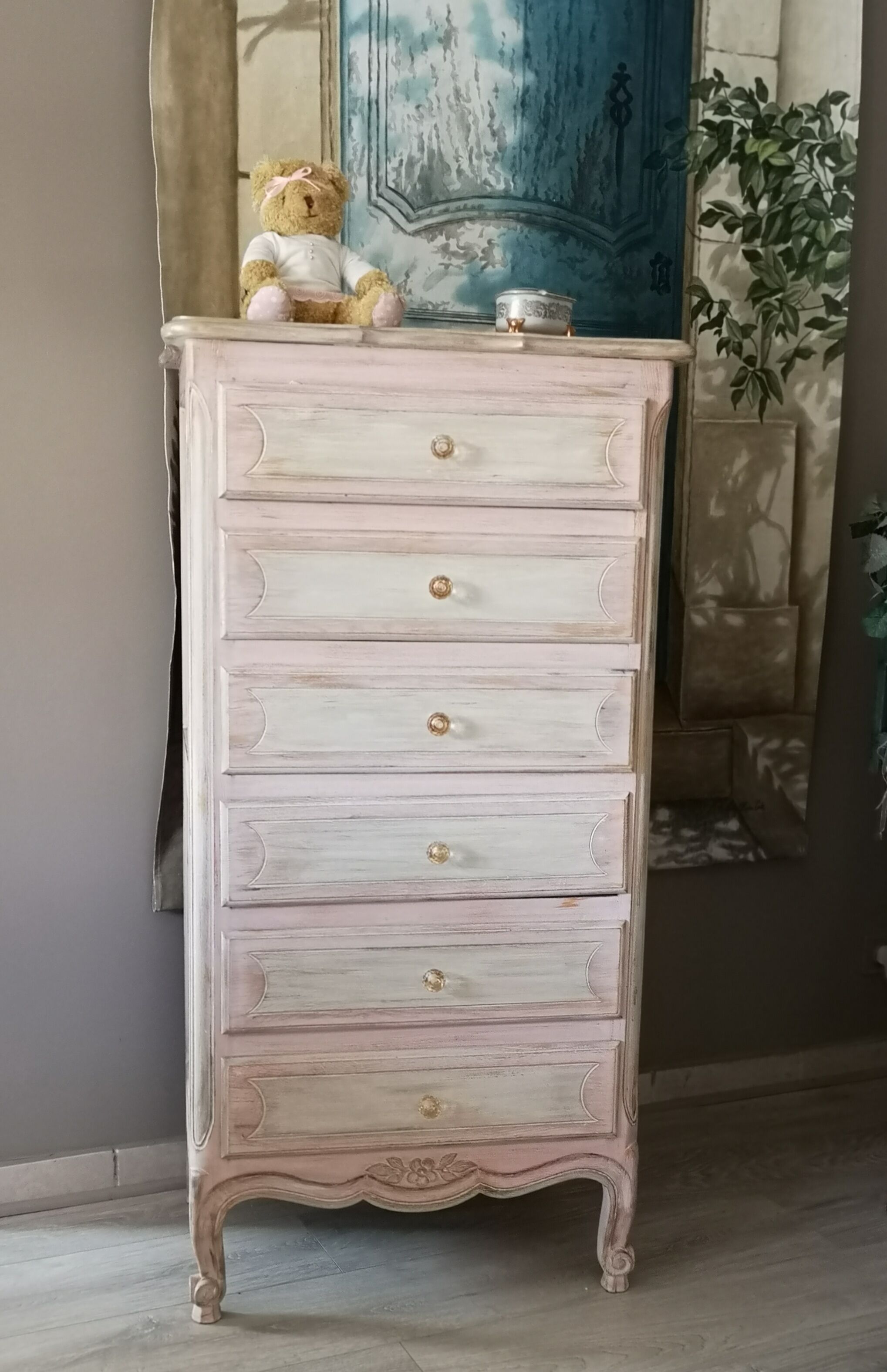 Convenient chiffonnier