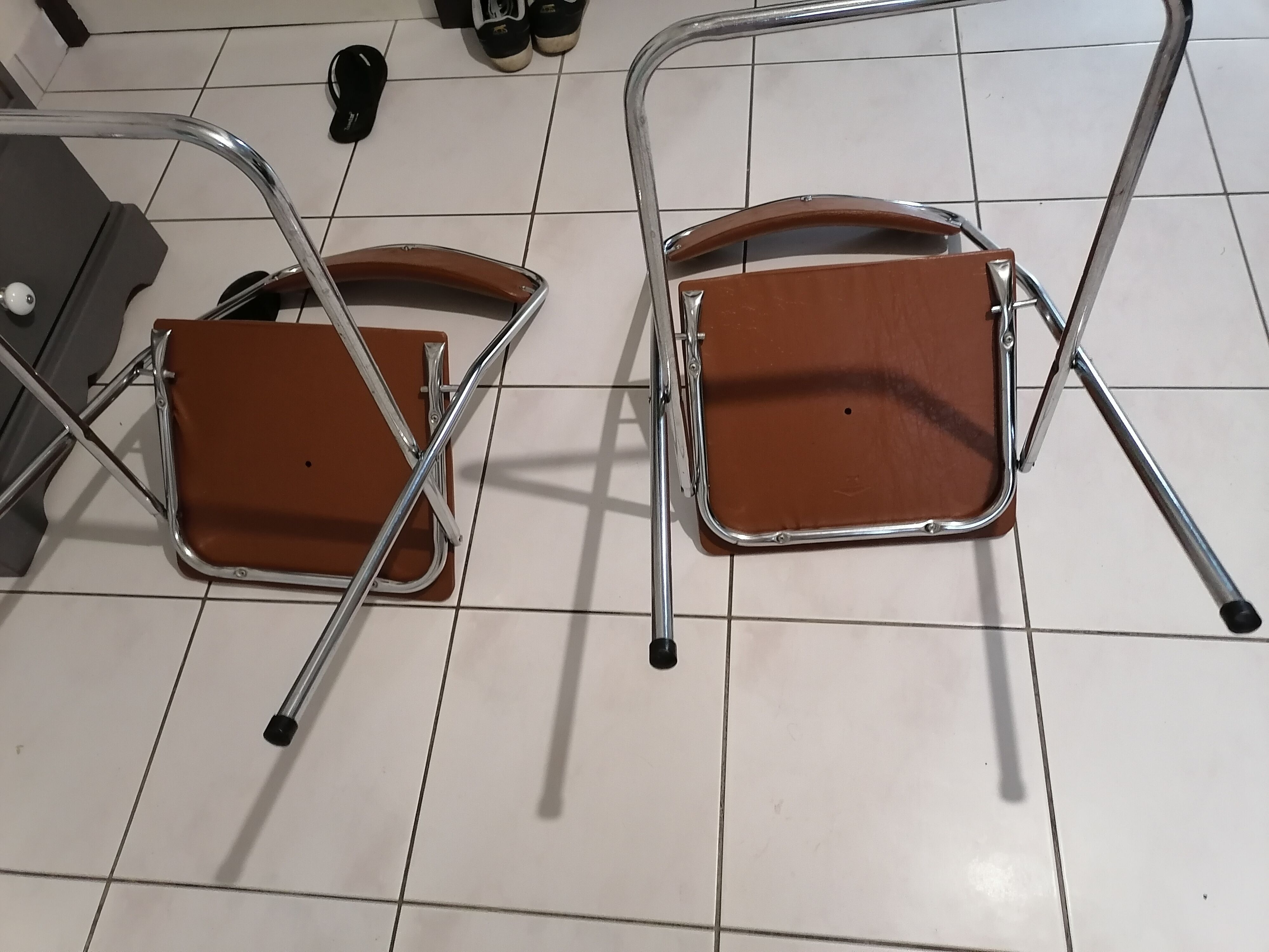 Lot de 2 chaises sodomexyl  chromées pliantes skaï
