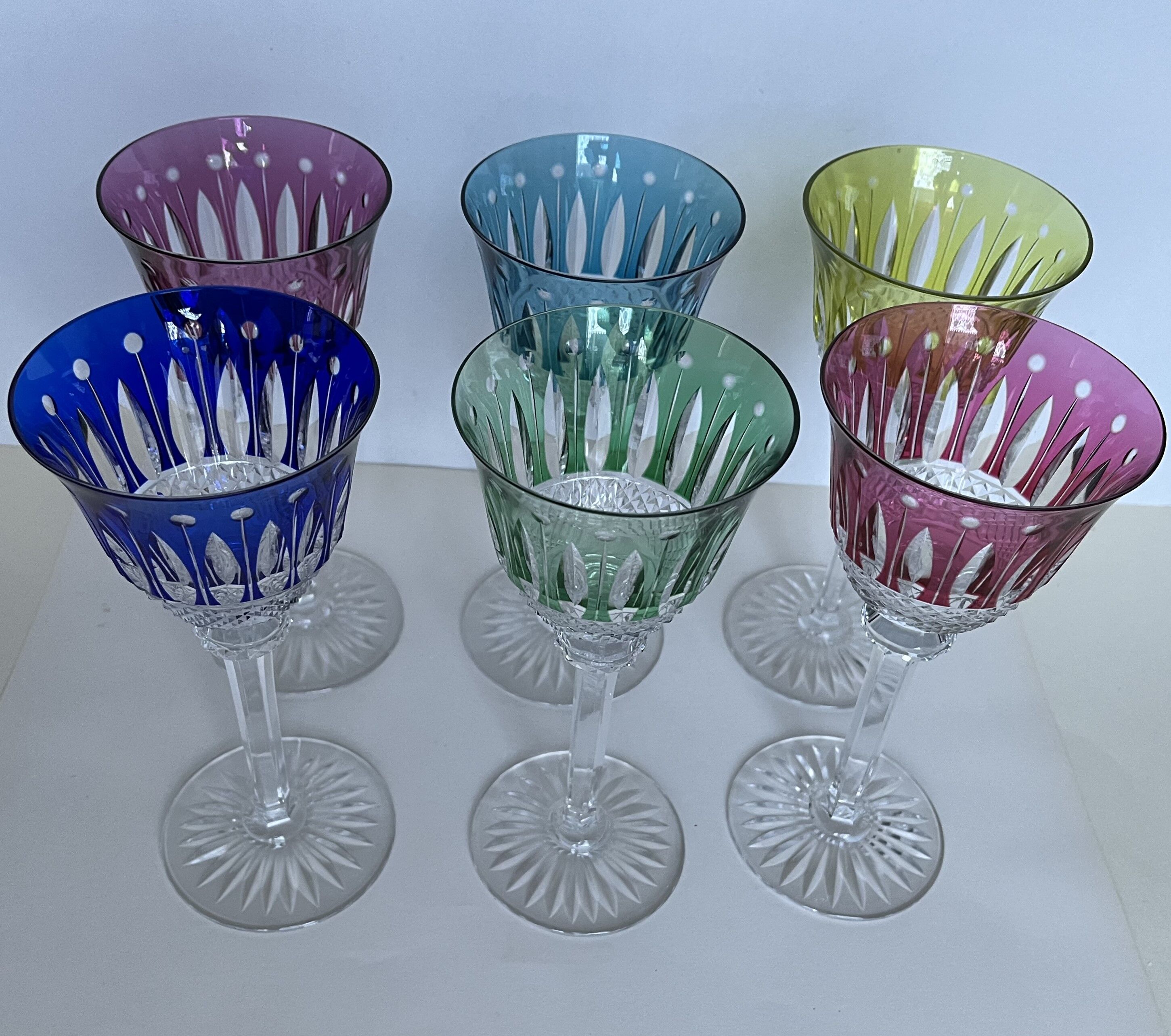 6 verres à vin de couleur St Louis Tommy