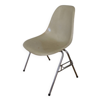 Chaise coque EAMES crème Herman Miller