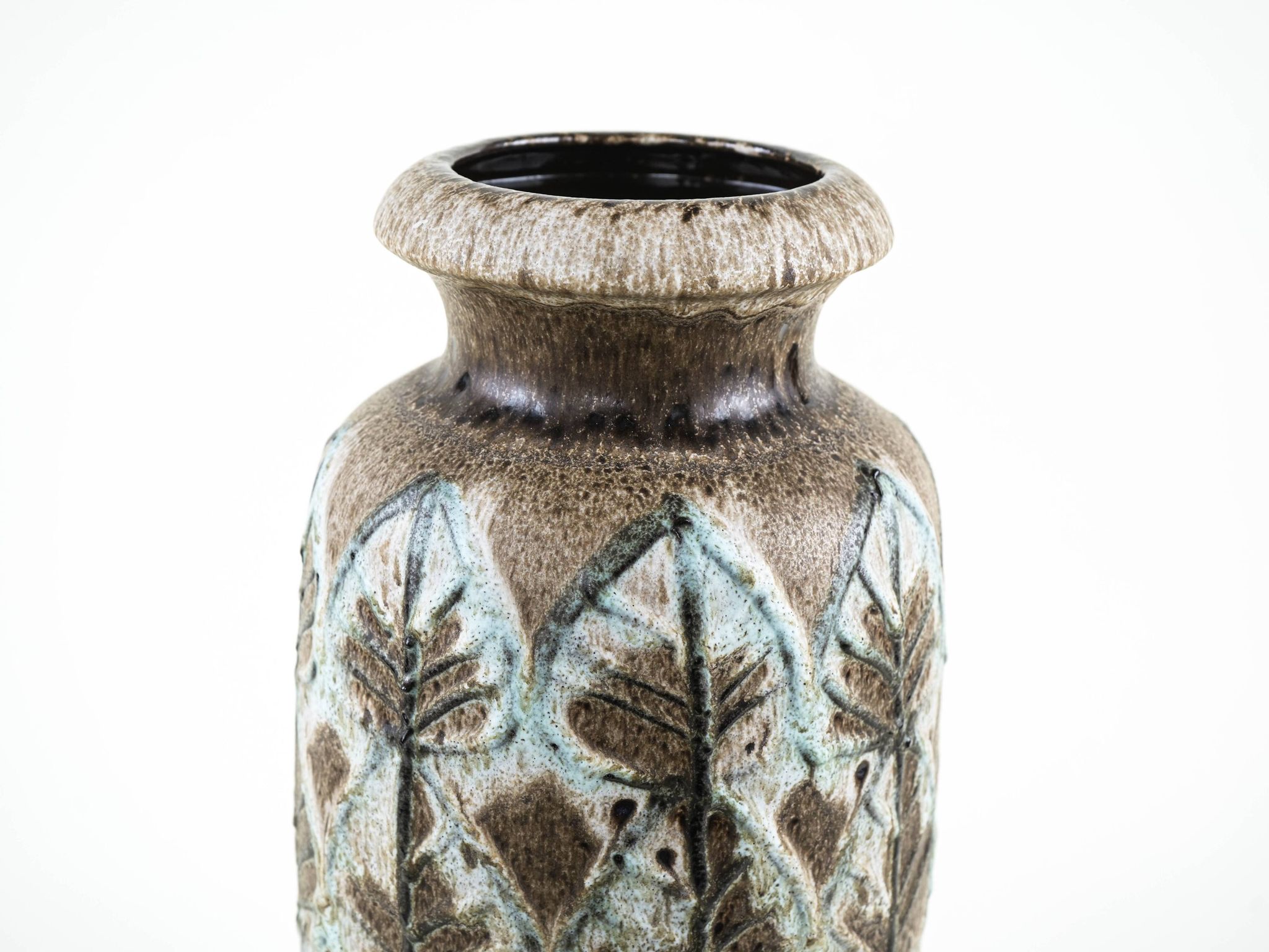 Vase en céramique Scheurich avec motif en relief botanique, Allemagne, années 1970.