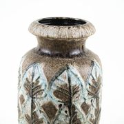 Vase en céramique Scheurich avec motif en relief botanique, Allemagne, années 1970.