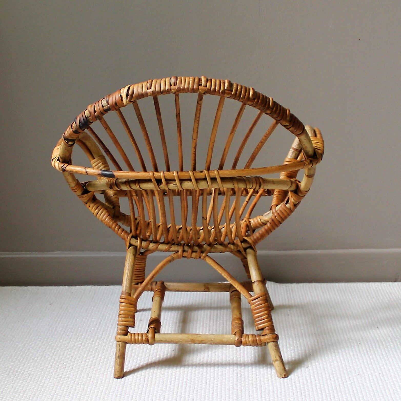 Chair rattan vintage child shell