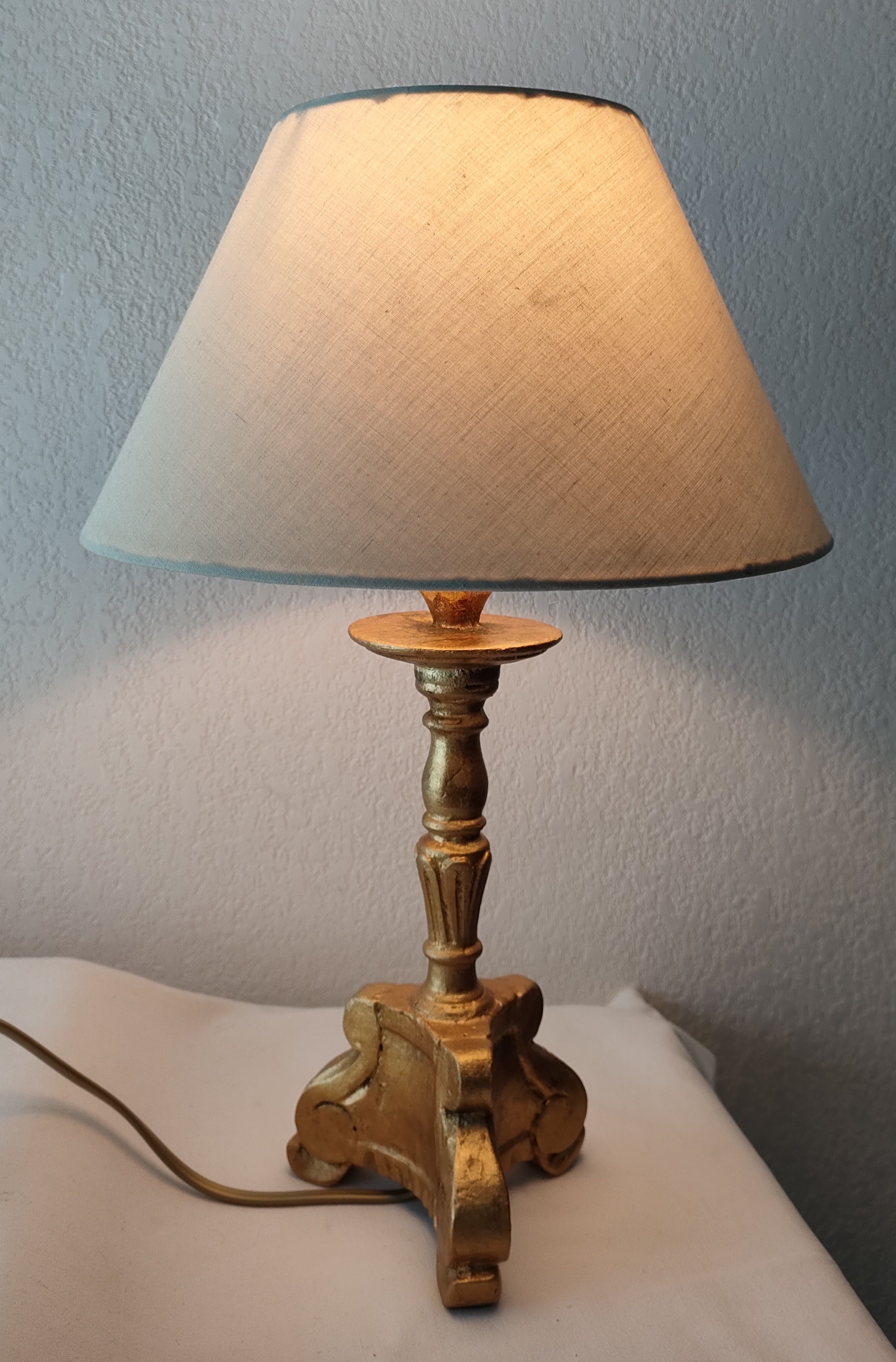 Baroque style table lamp