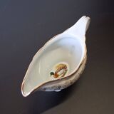 Very pretty porcelain sauceboat from Vierzon in very good condition.