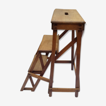 Small stepleau of antique folding painter has 3 wooden steps