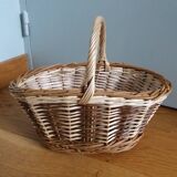Wicker basket with handle