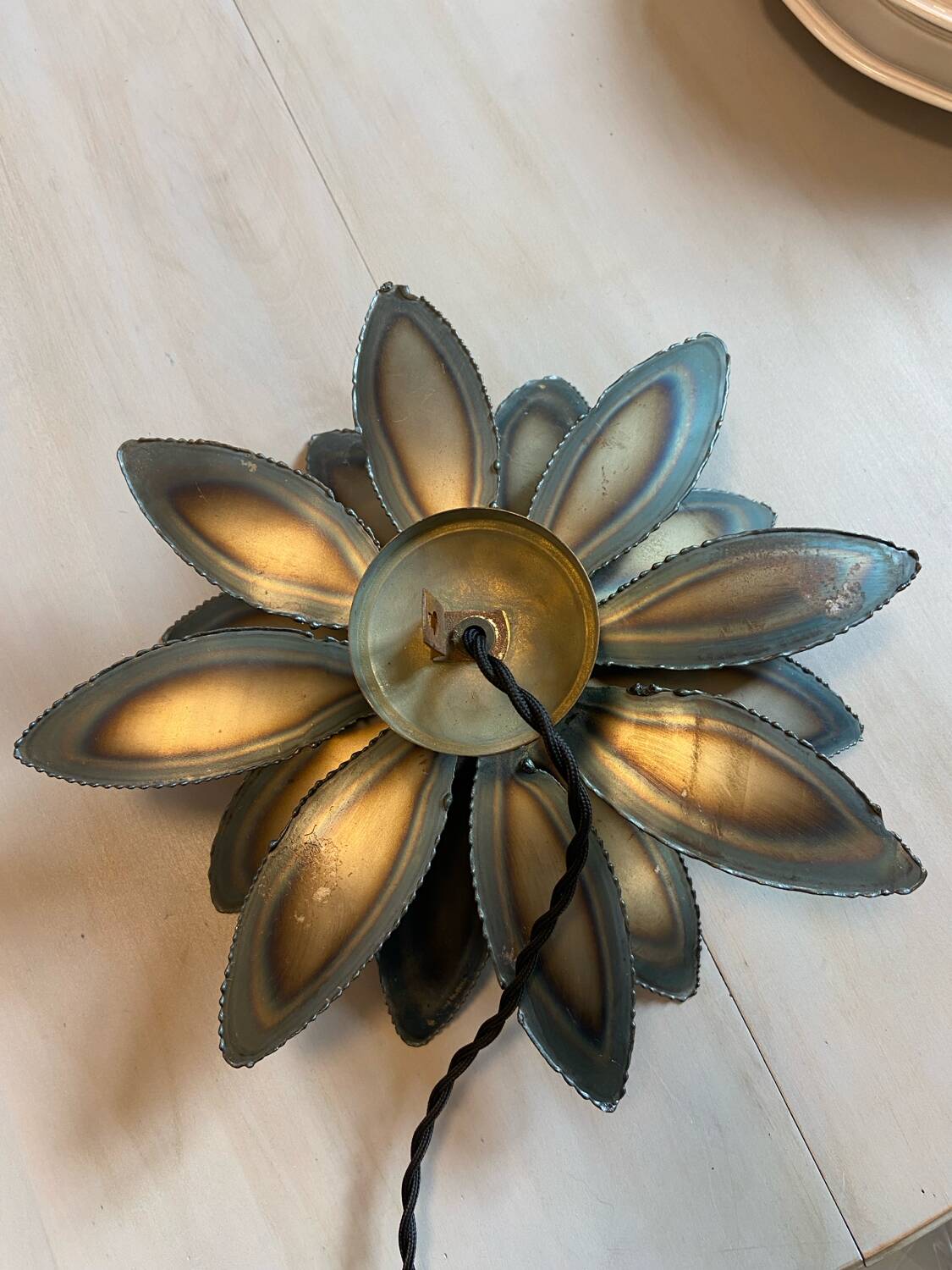 Metal flower wall light