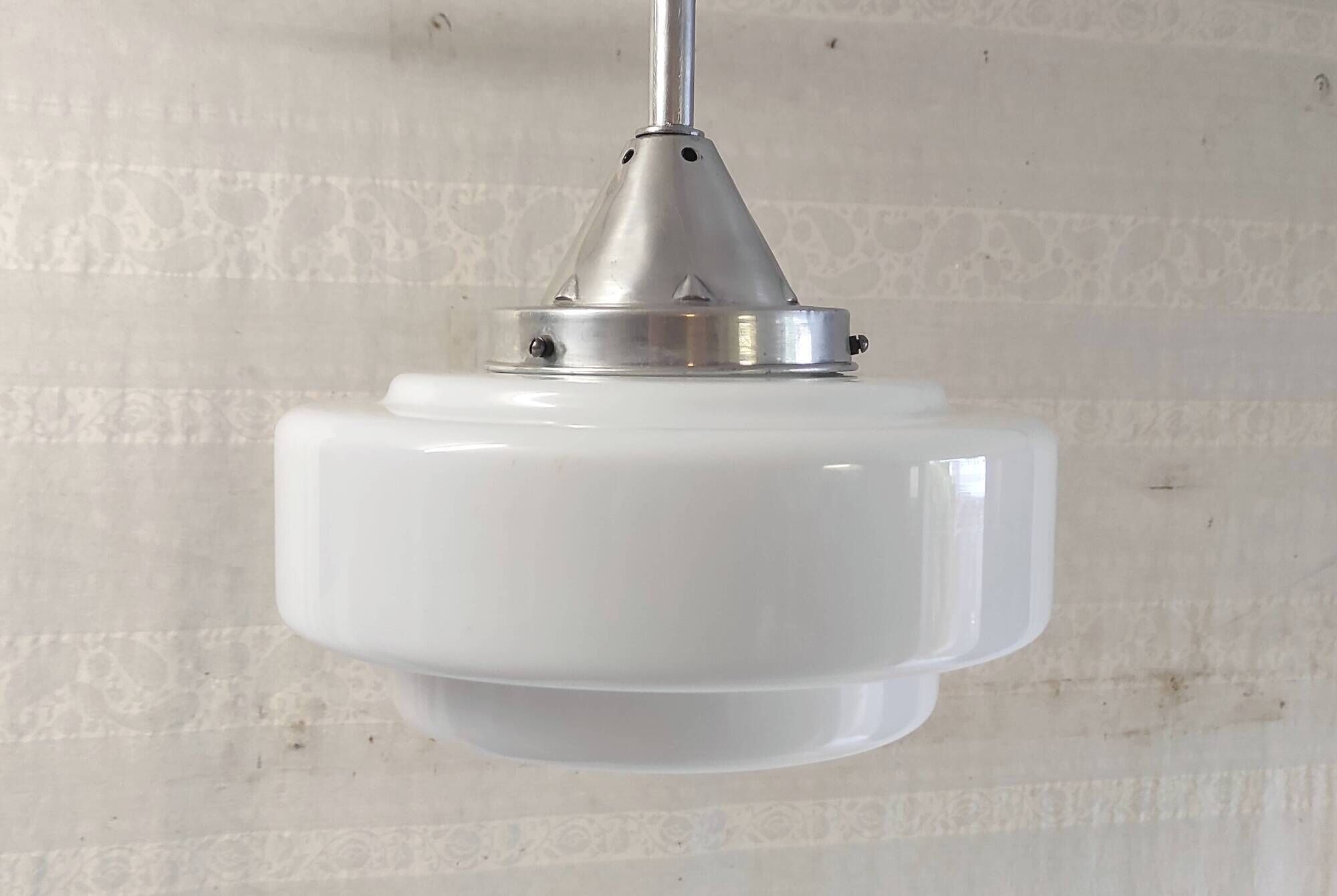 Suspension style Bauhaus globe opaline XL - années 30/40