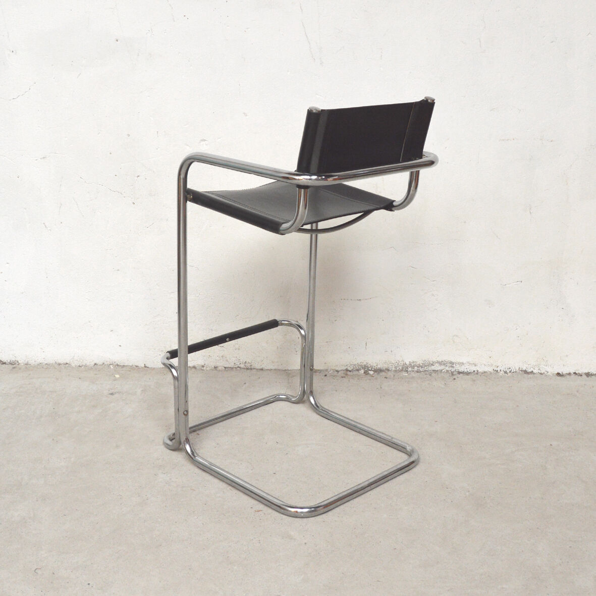Tubular stool 80
