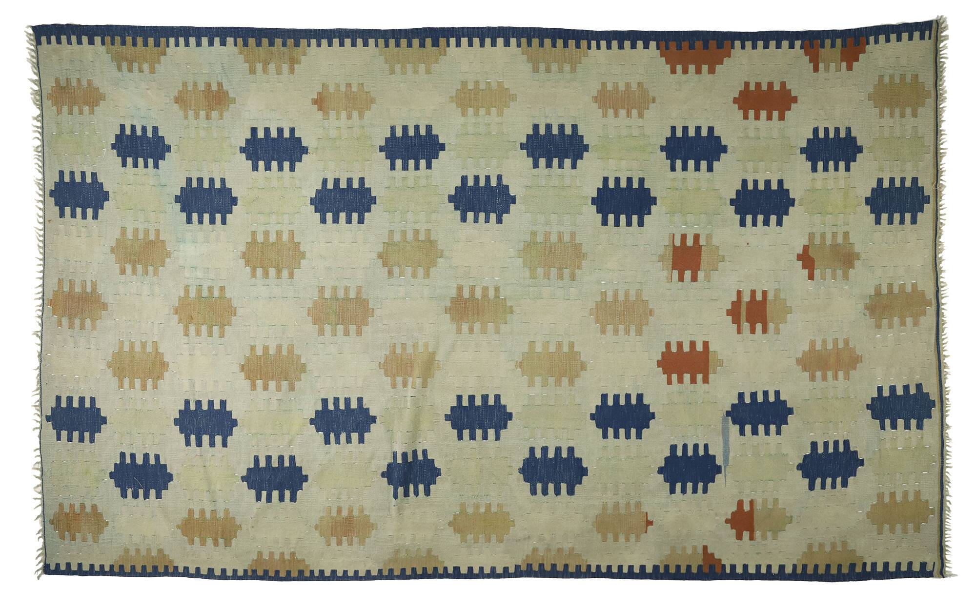 Grand vintage Turkish kilim in blue and ecru, 352 x 217 cm.