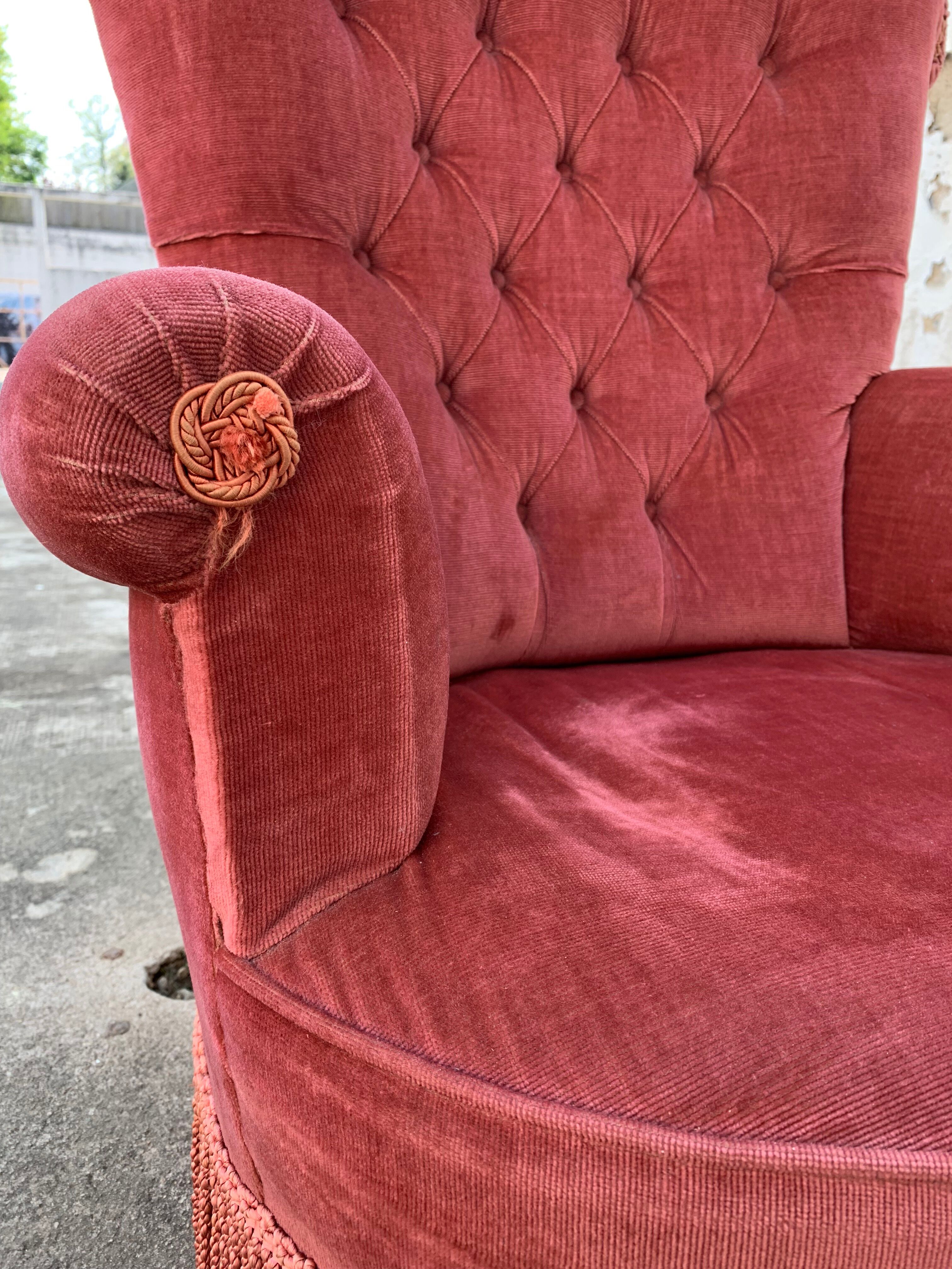 Padded pink toad armchair