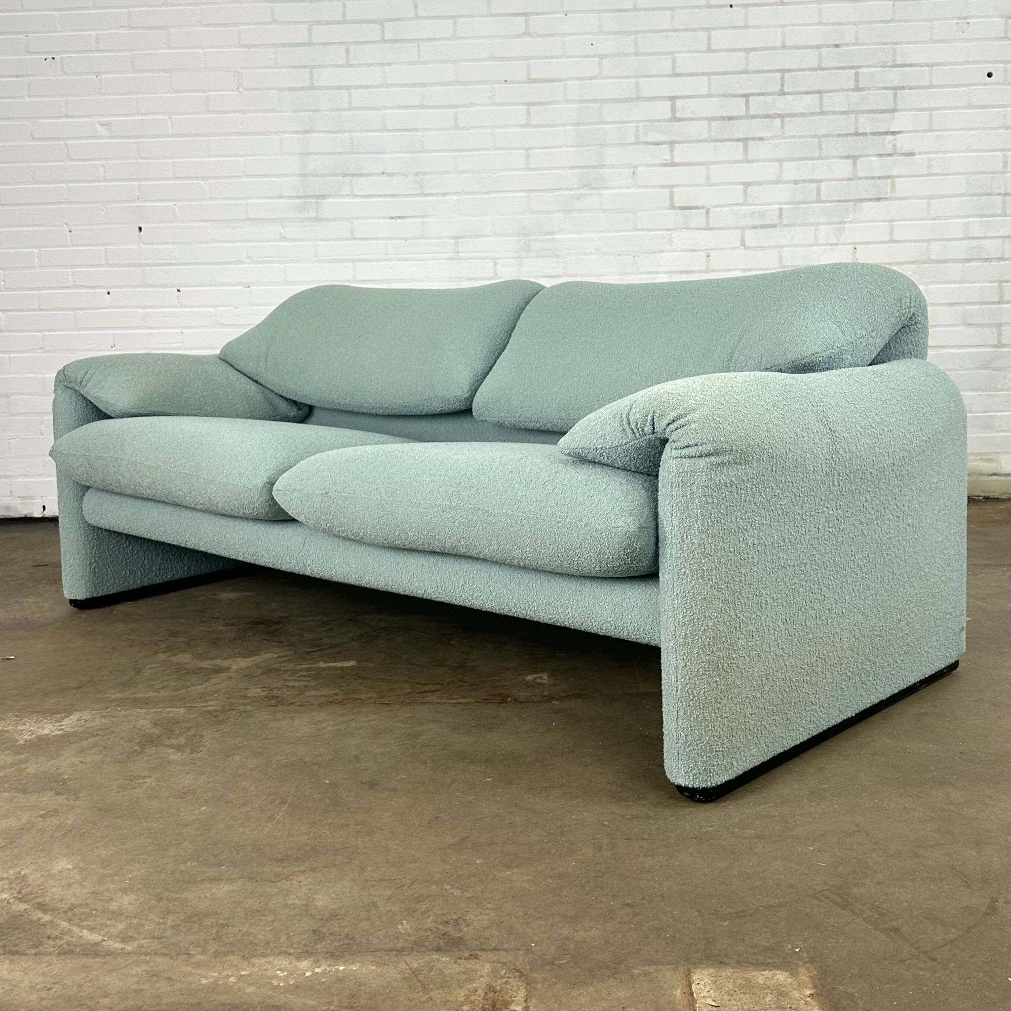 Canapé Cassina Maralunga turquoise / vert conçu par Vico Magistretti