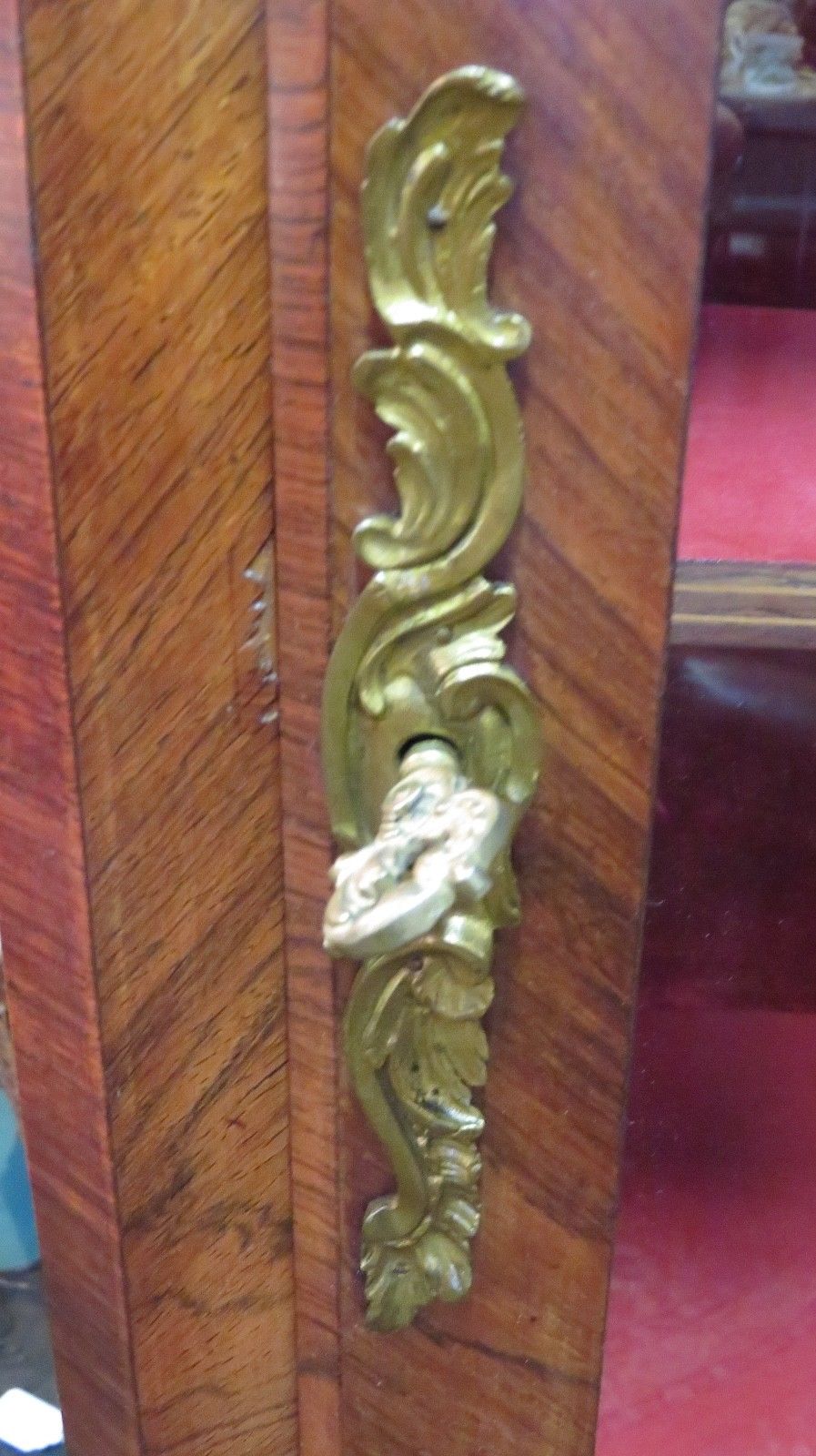 Showcase bronze Louis XV decorated with marquetry veneer