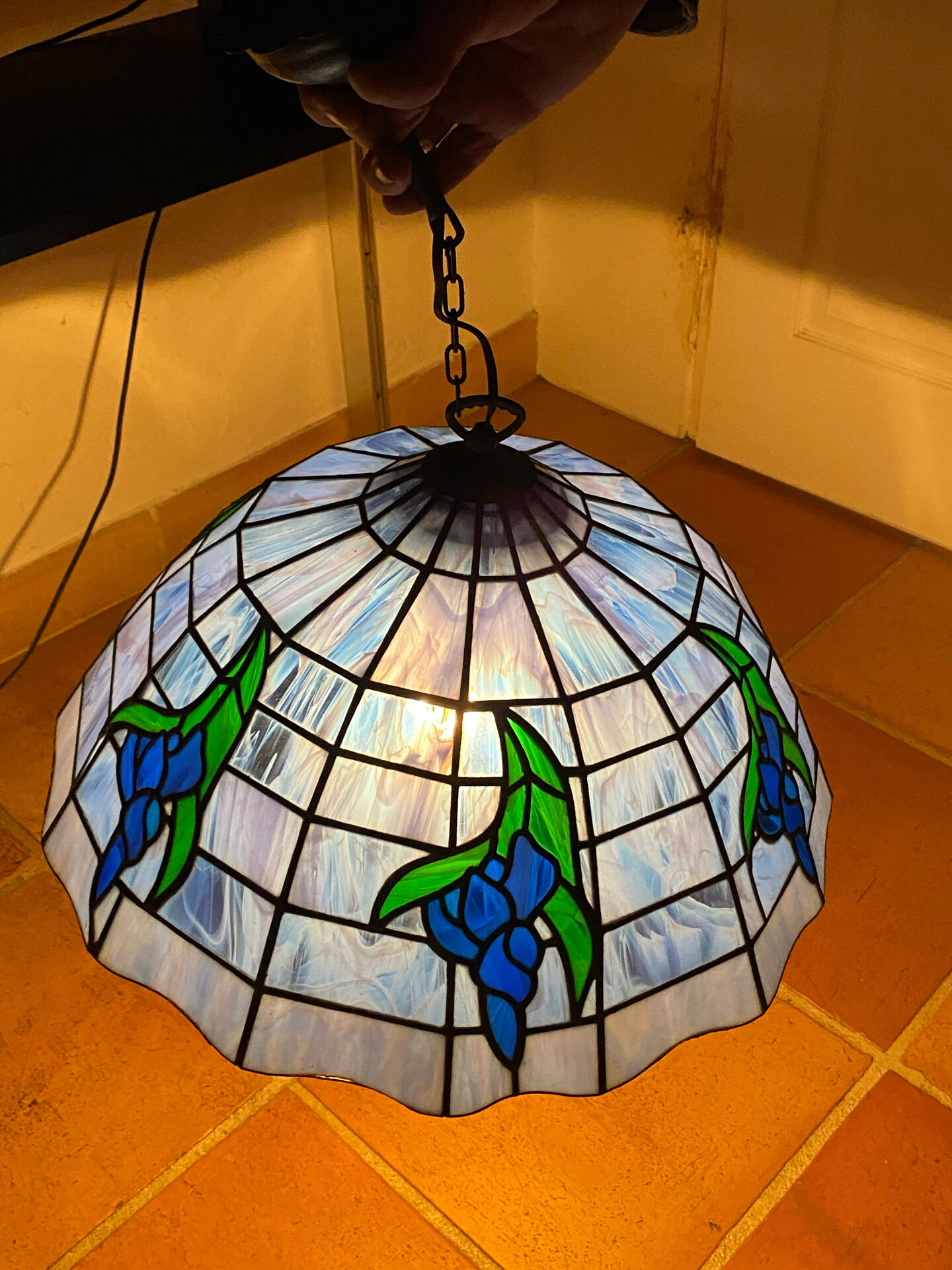 Grande suspension  en verre vitrail style Tiffany