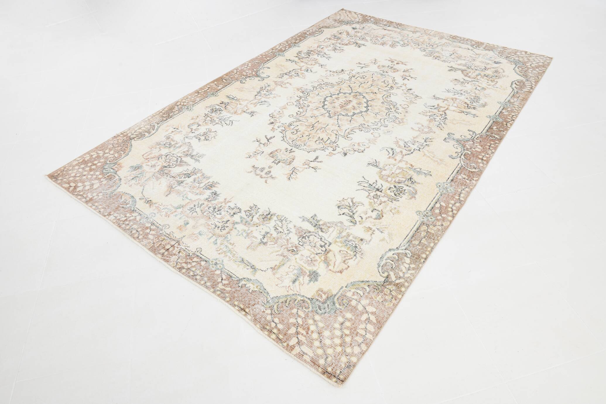 6x10 Cream & Brown Oriental Floral Pattern Vintage Rug, 193x298Cm