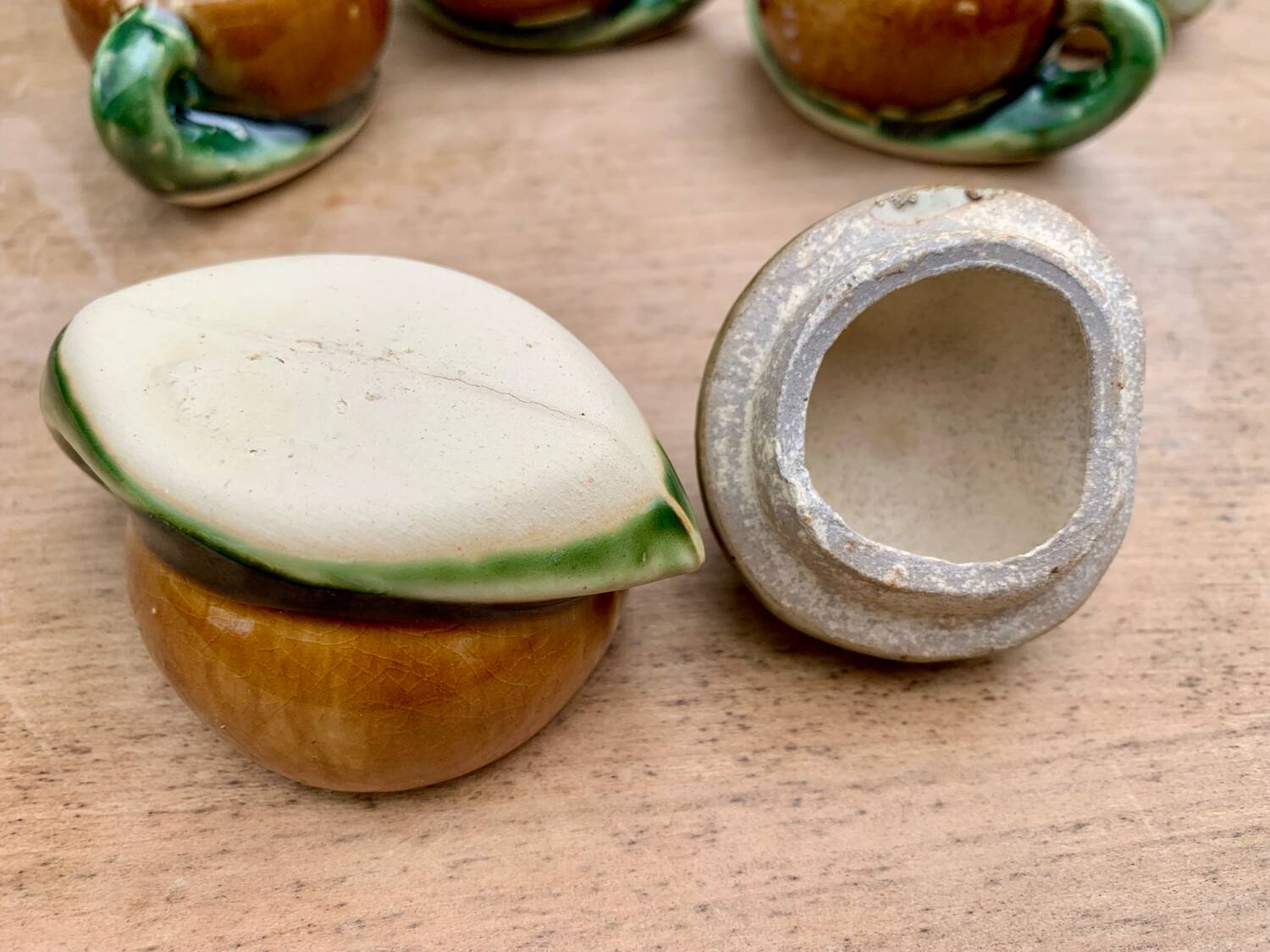 4 slip pots depicting a pepper, early 20th century