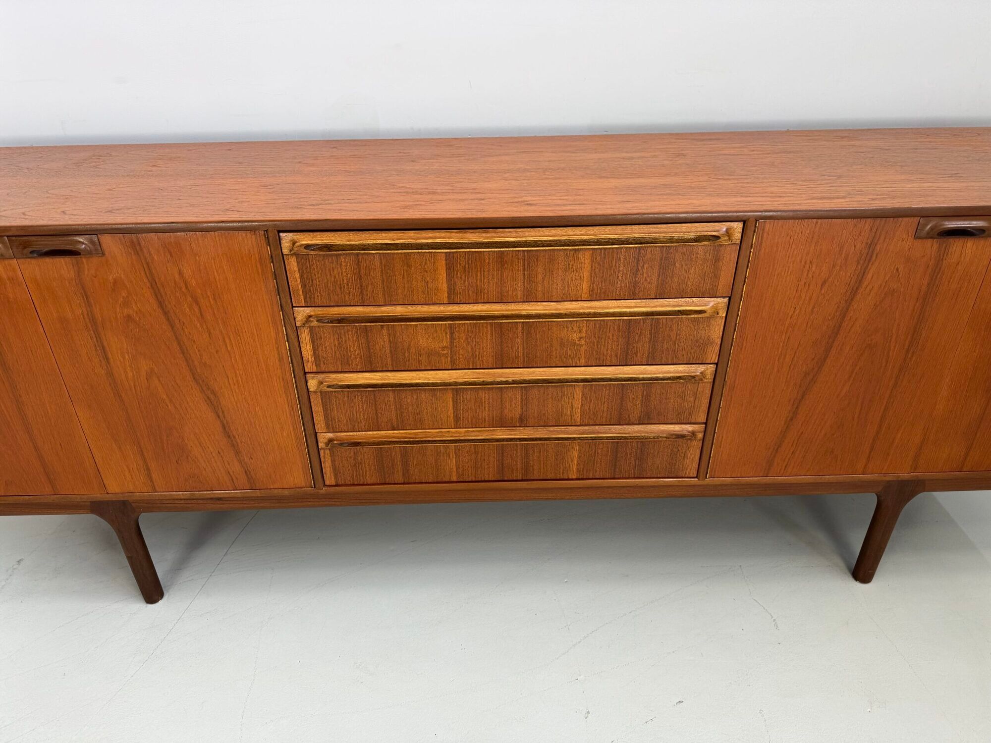 Vintage sideboard McIntosh model "Dunbar"