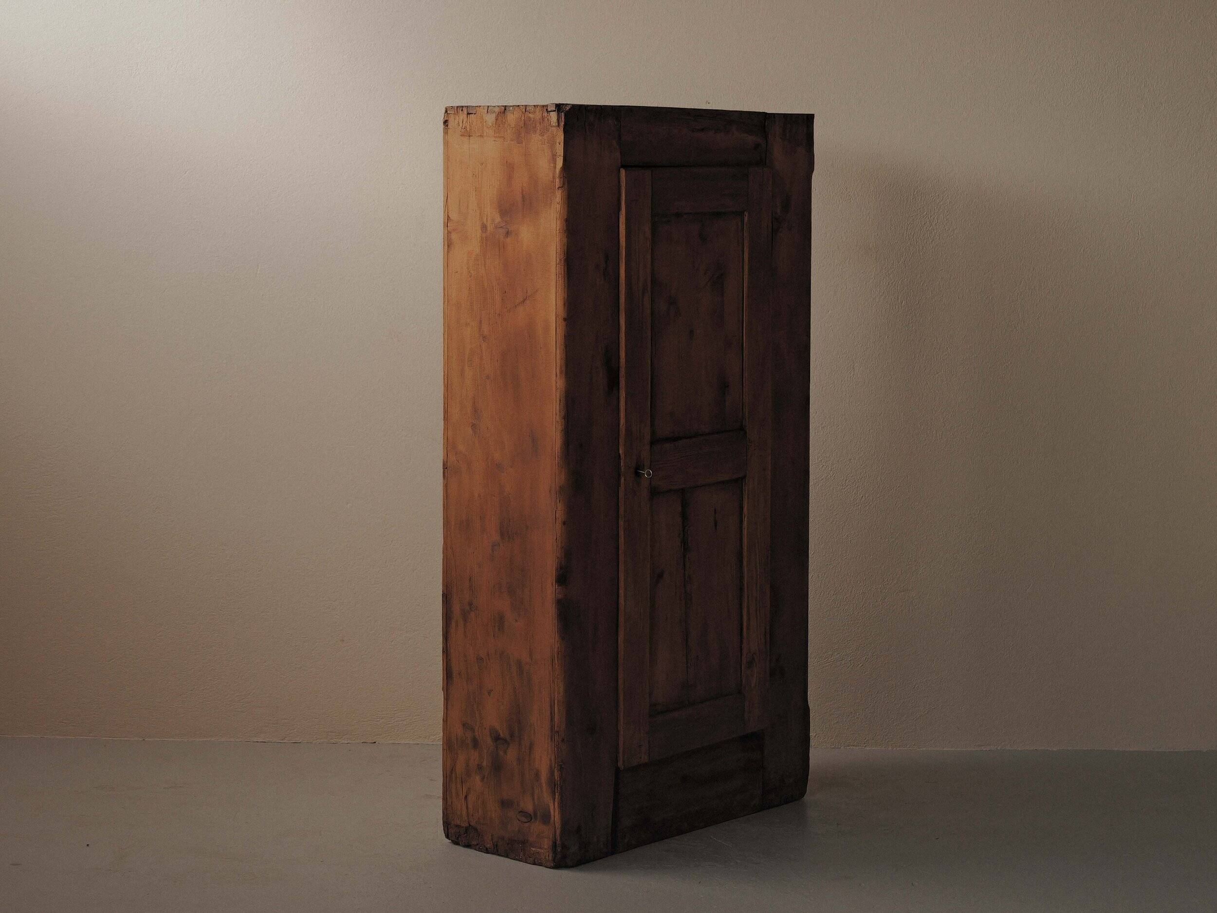 Mountain bonnetière in solid pine, Savoie, 19th century