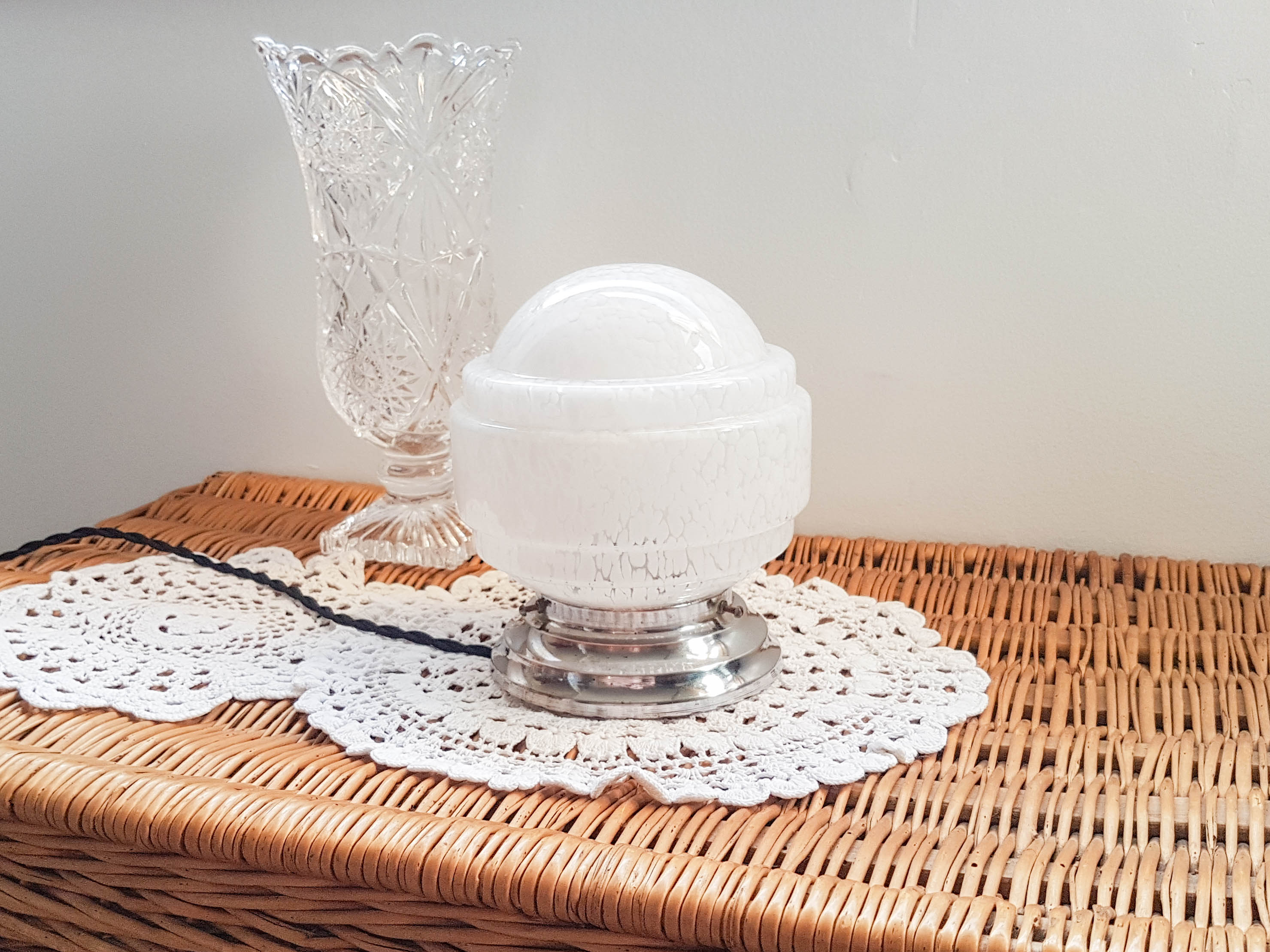 Lamp to lay vintage opaline white Clichy glass