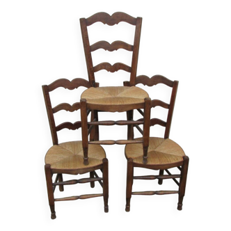 3 chaises anciennes paillées , en hêtre