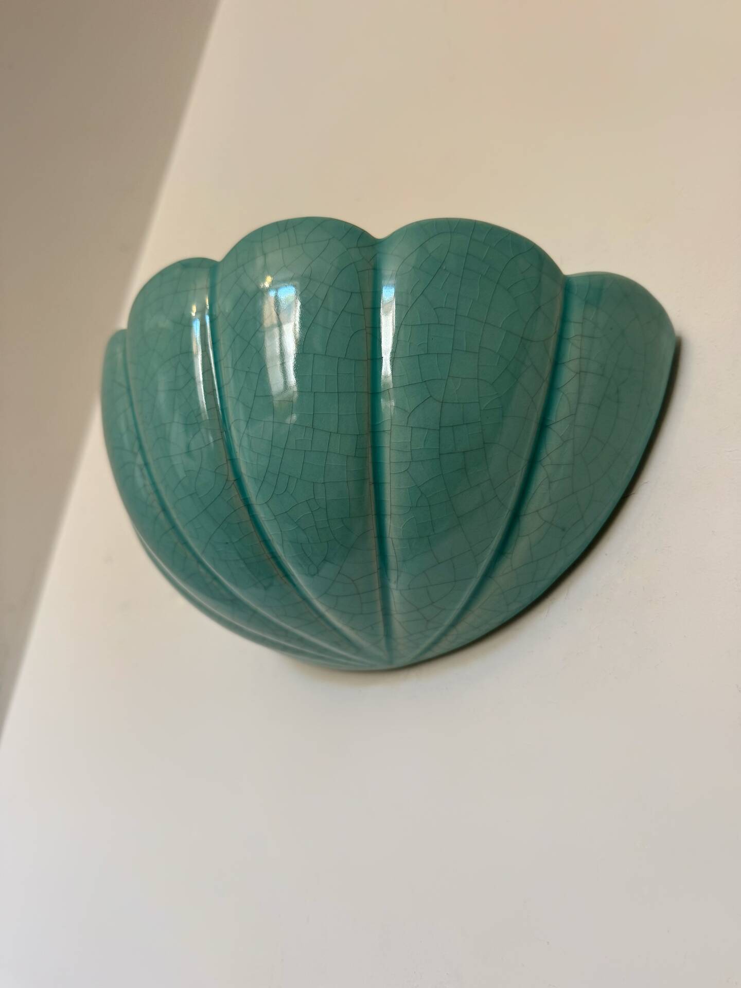 Applique coquillage en céramique craquelée, années 80