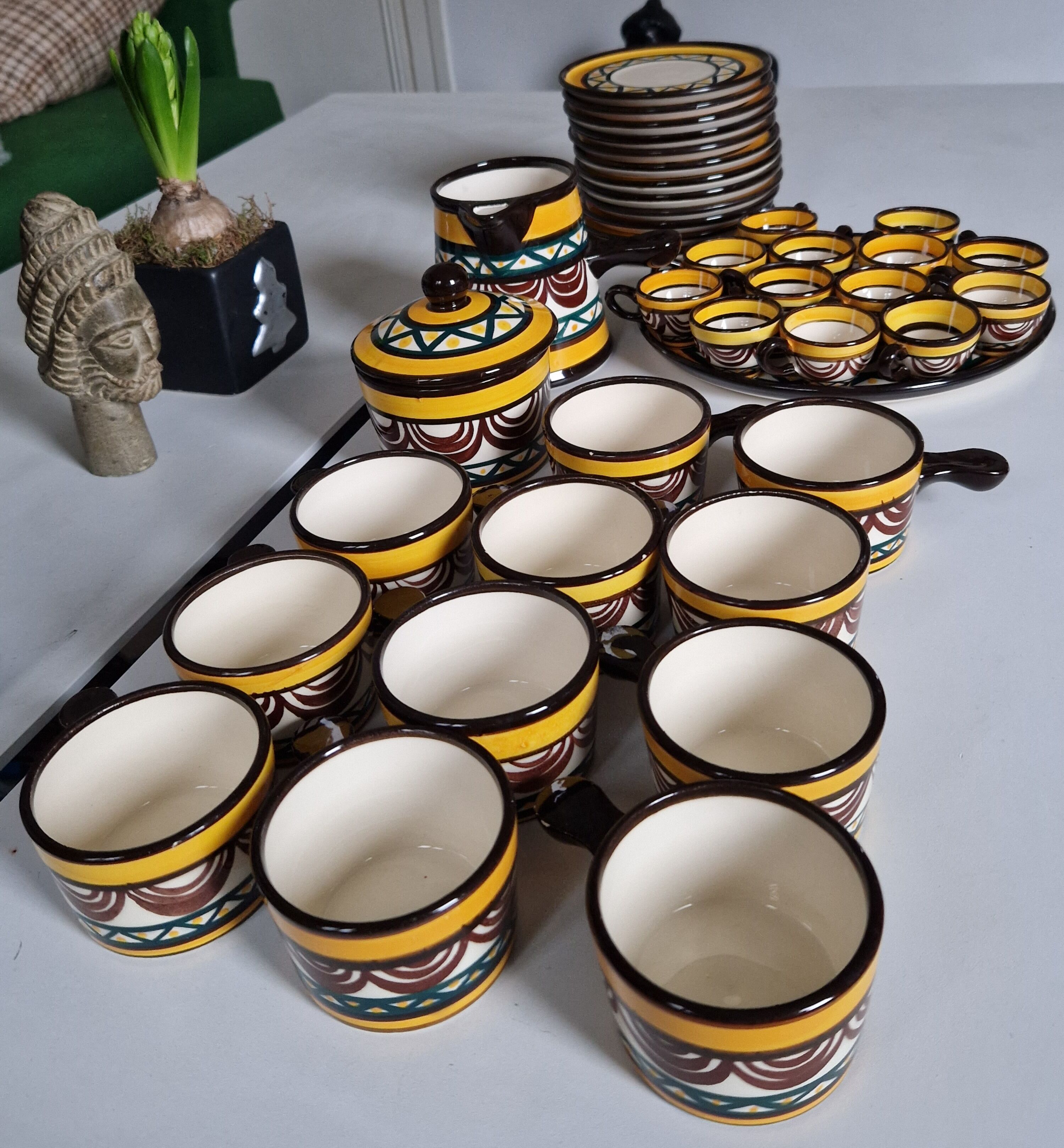 St Jean de Bretagne 38-piece coffee set