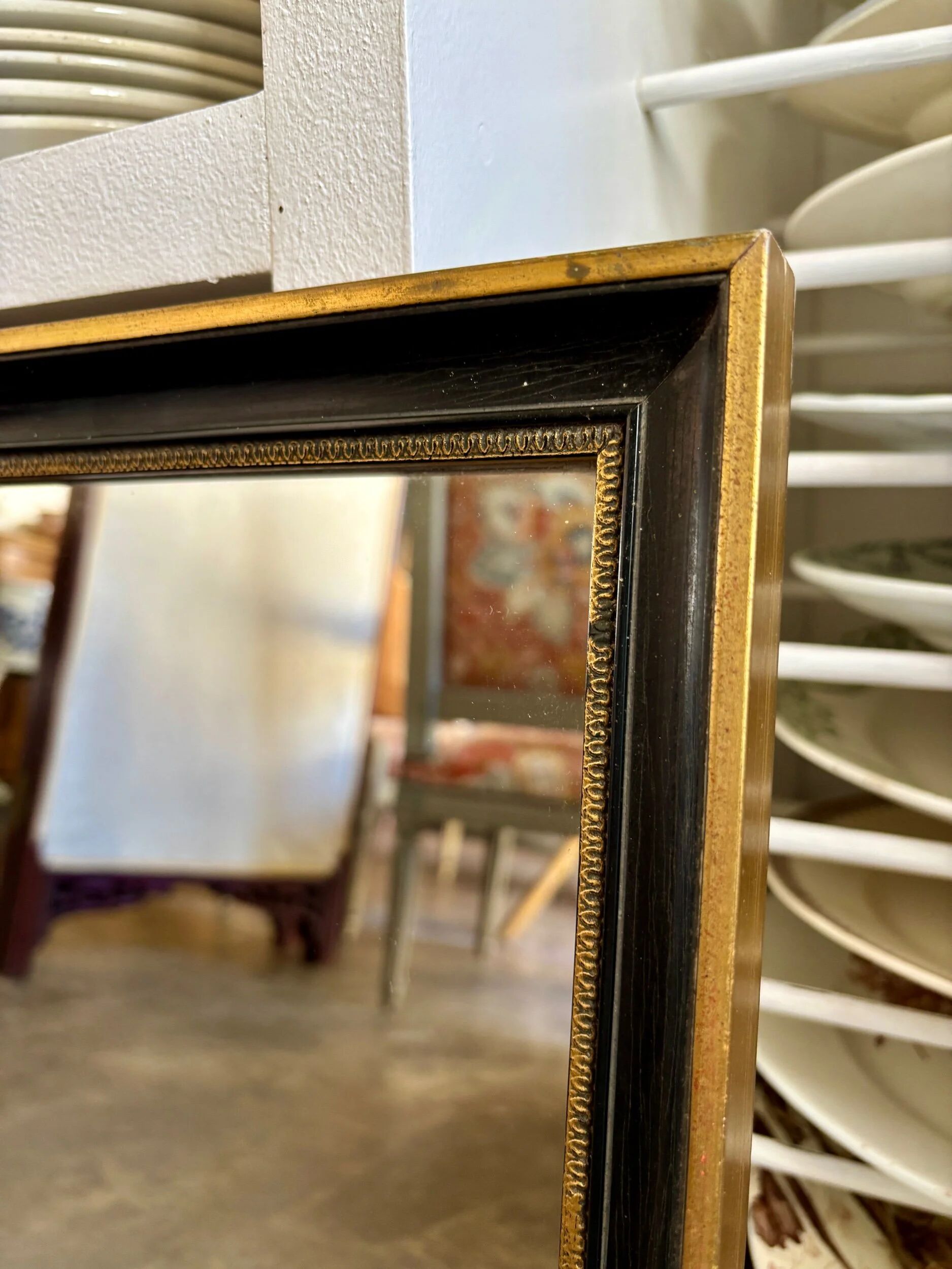 Miroir rectangulaire en bois noir et doré 45 x 35 cm