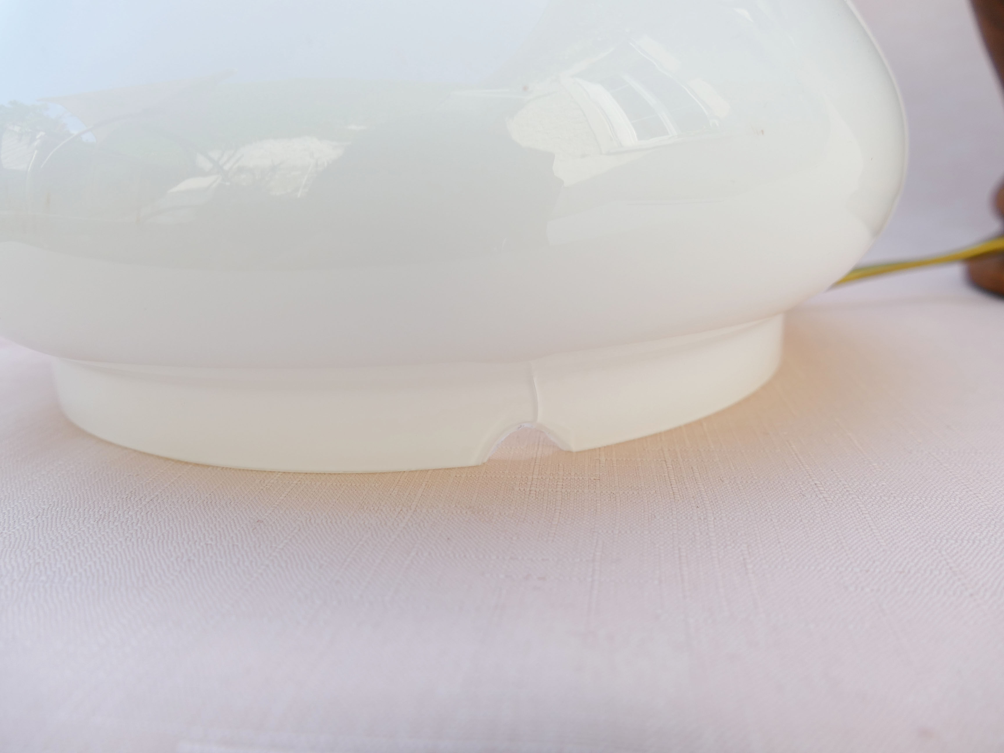 Vintage table lamp made of wood, opaline and brushed brass