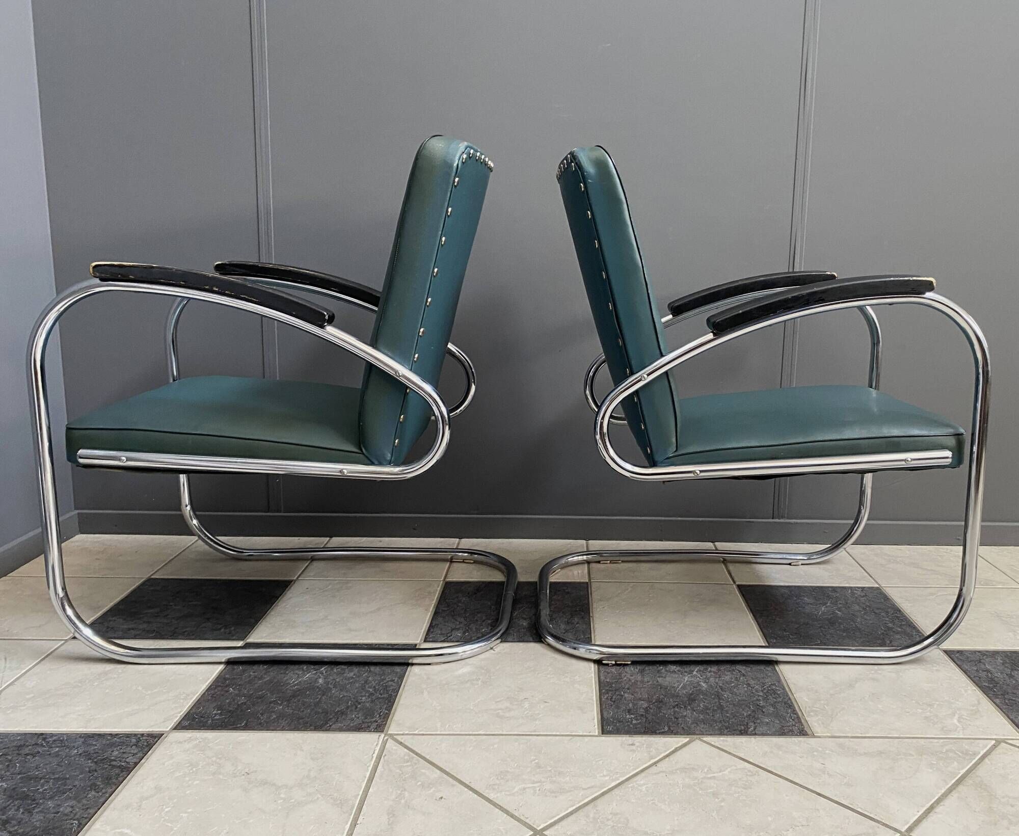 Set of 2 Green Mauser tubular chairs model RS7 Bauhaus 1930s