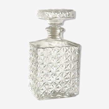 Carafe à whisky en verre moulé effet taille diamant