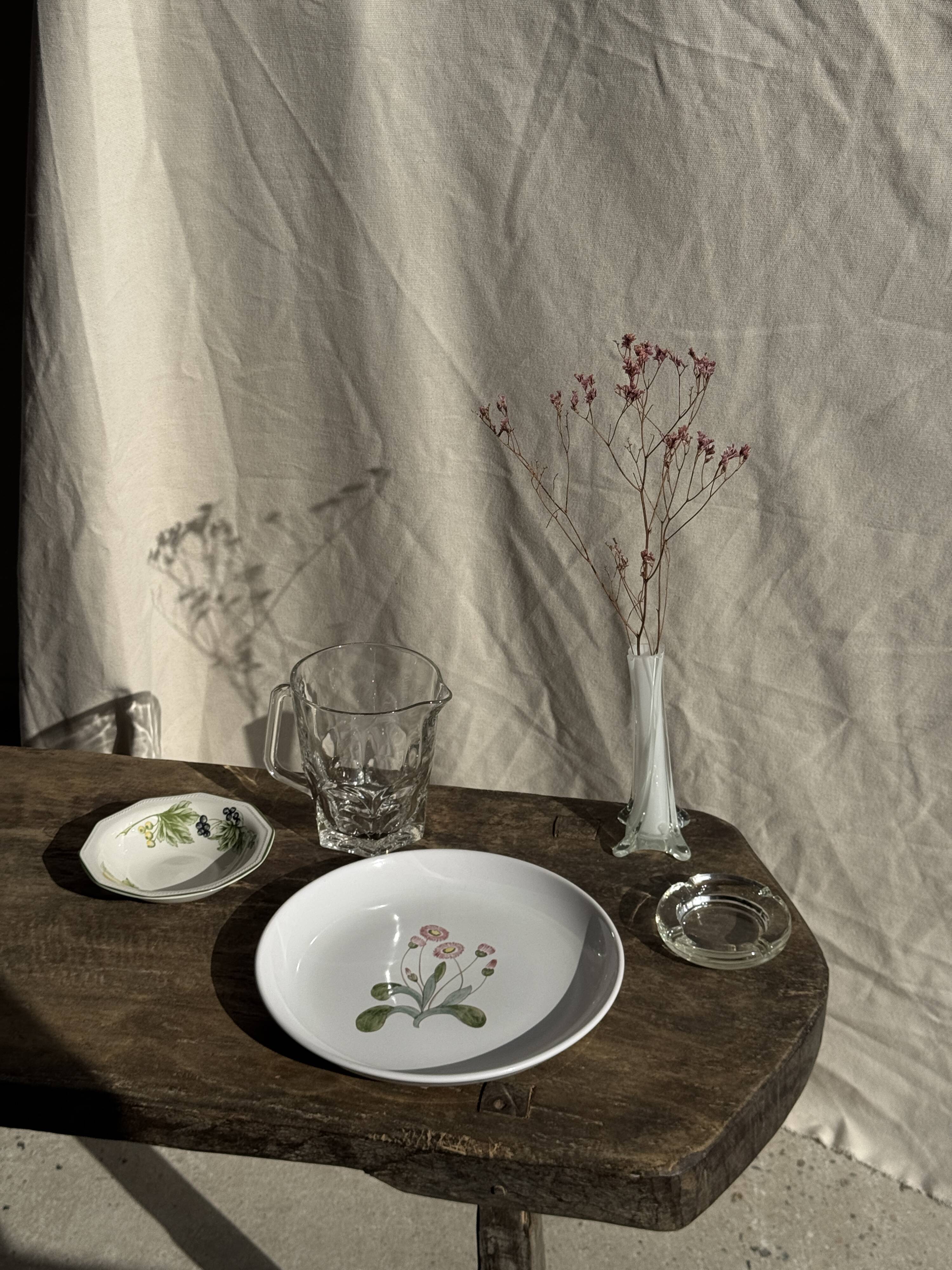 Set of 11 fruit-patterned bowls The Chartwell Collection England D17