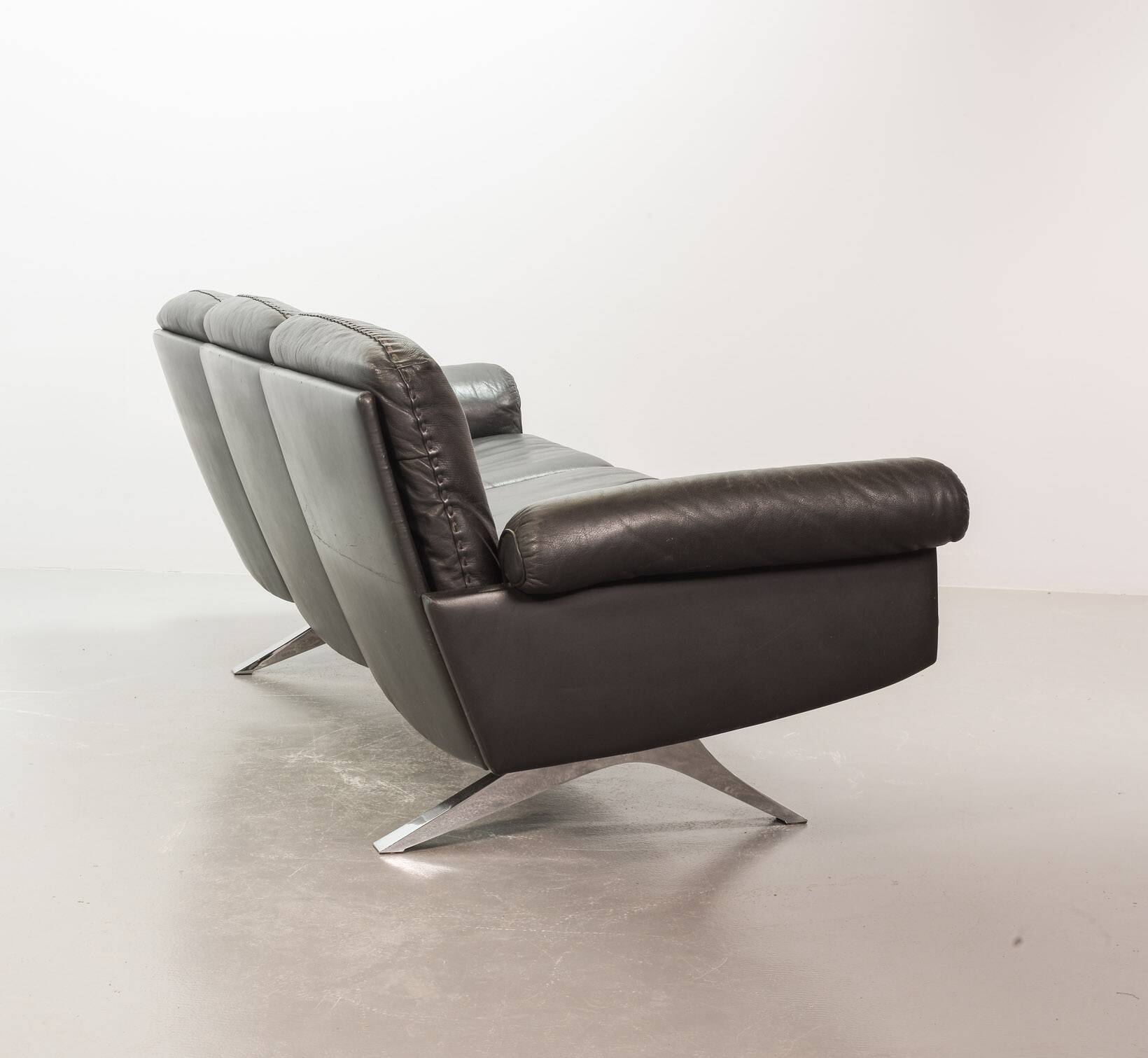 De Sede Black Leather Strap Stitched Three-Seat Sofa DS31. Switzerland, 60s