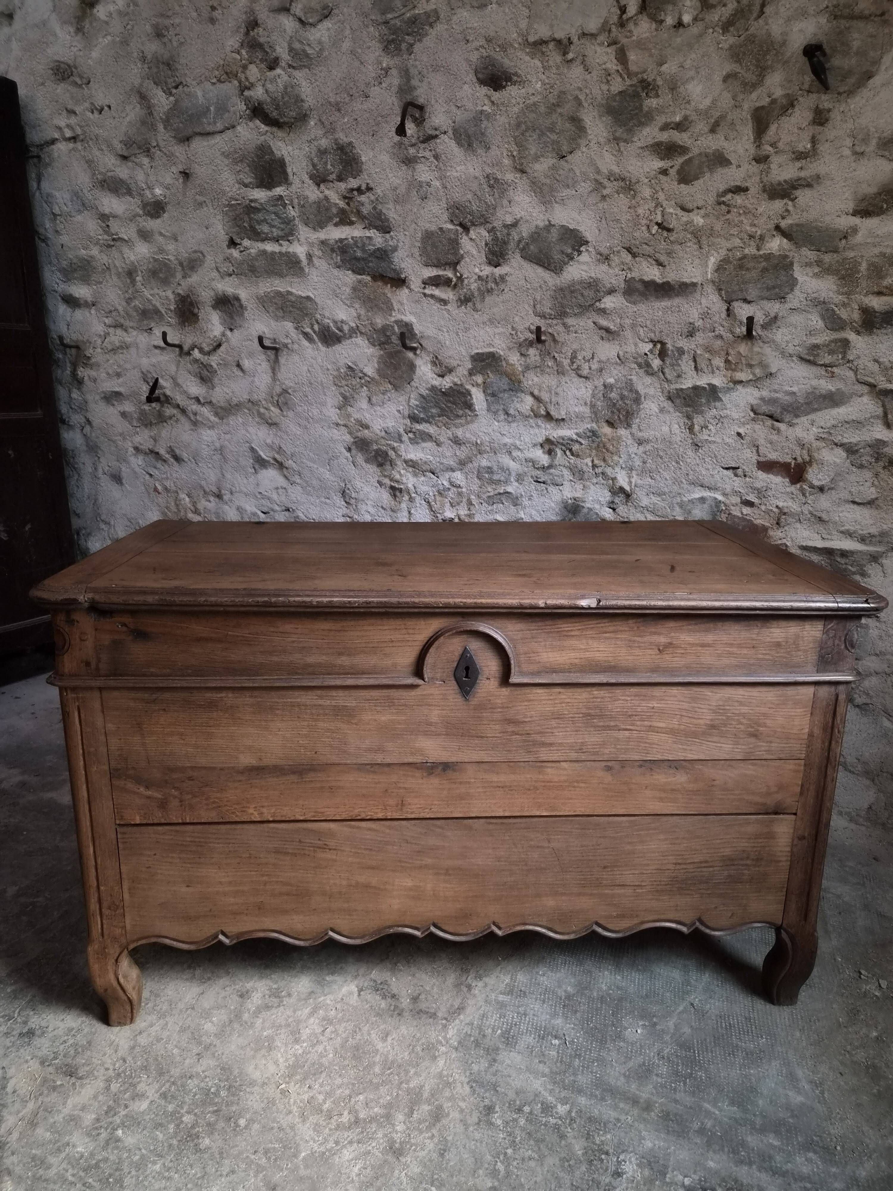 Antique marriage chest in oak / blanket chest – 18th century, Auvergne, France