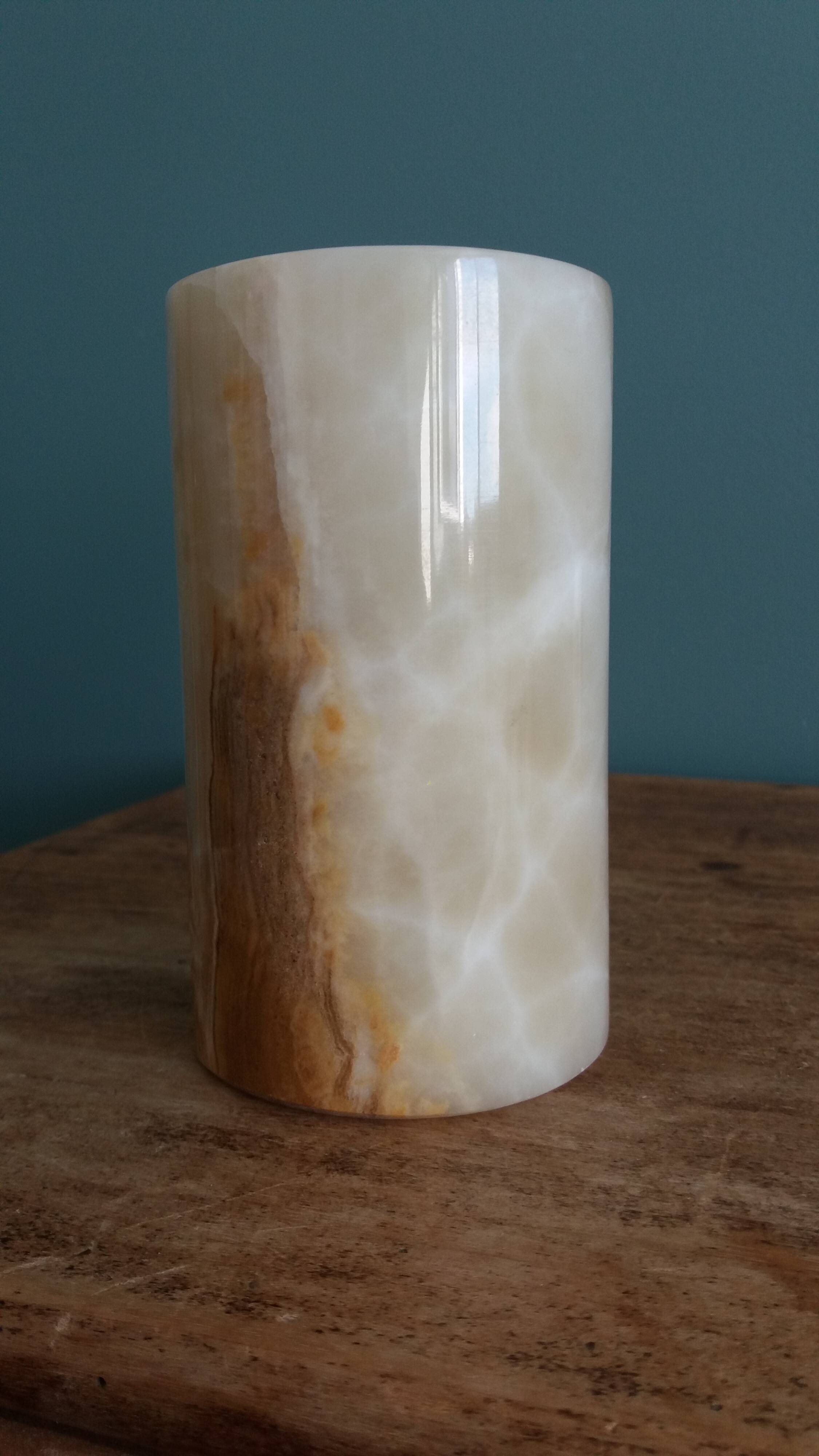 Vase pot for brushes and pencils in marble or onyx.