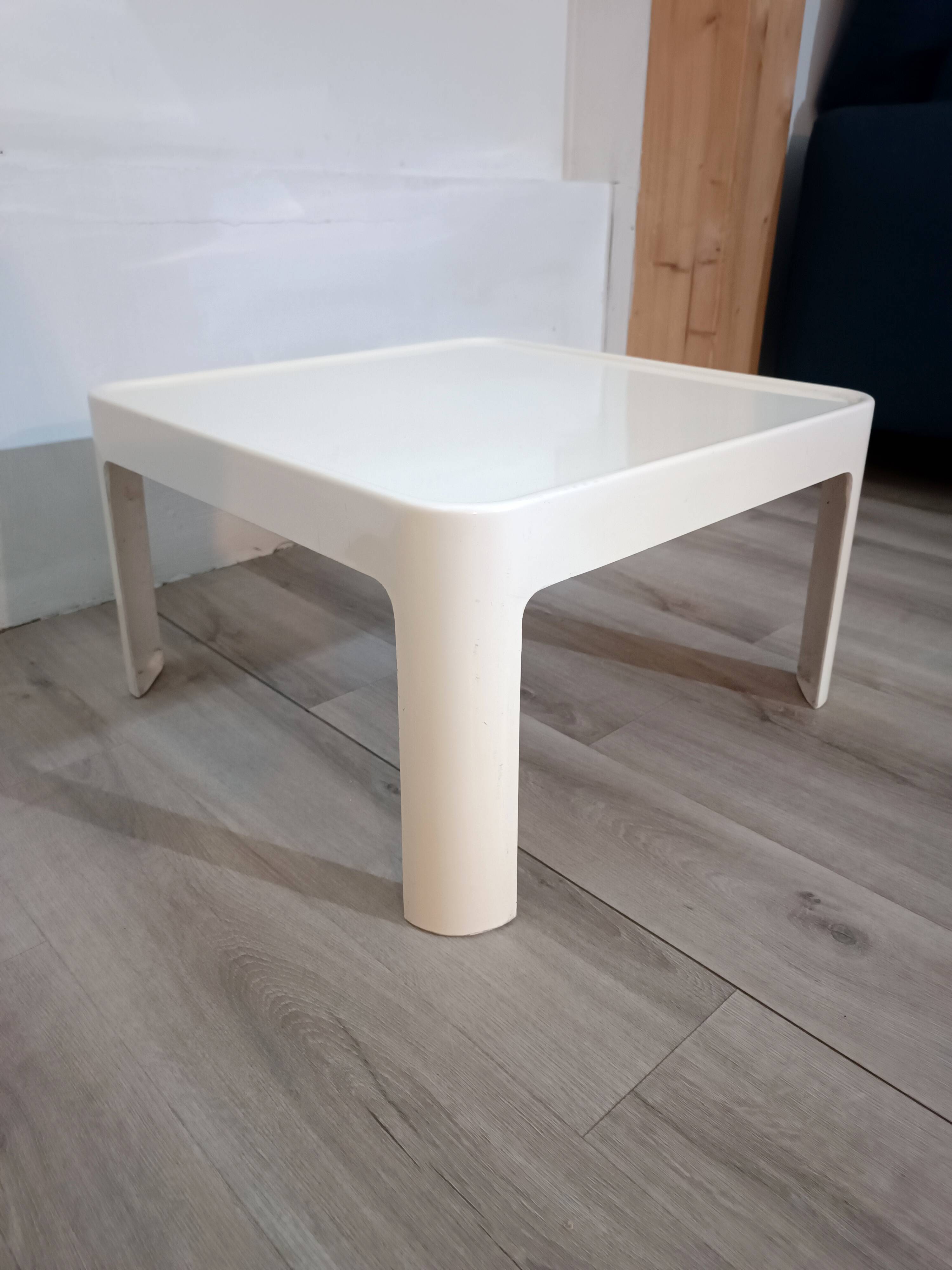 Fibreglass coffee table by Carlo Bartoli for Rossi Di Albizzate 1970